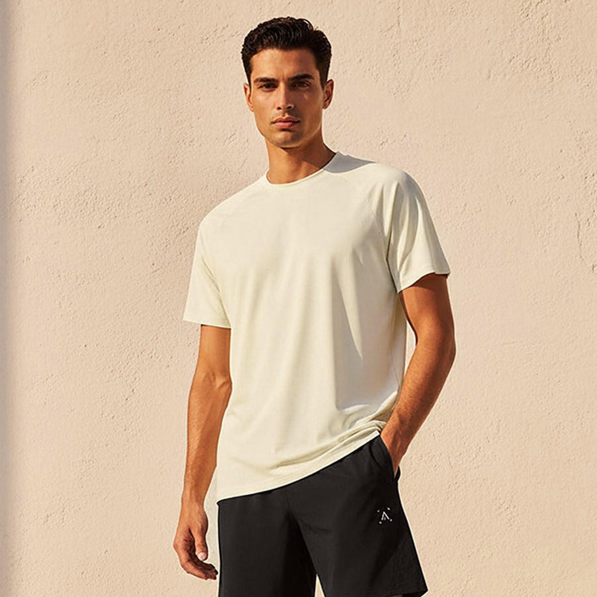 تيشيرت رياضي بأكمام مغايرة للرجال-men-clothing-sportswearandactivewear-tshirtsandpolos-image-1