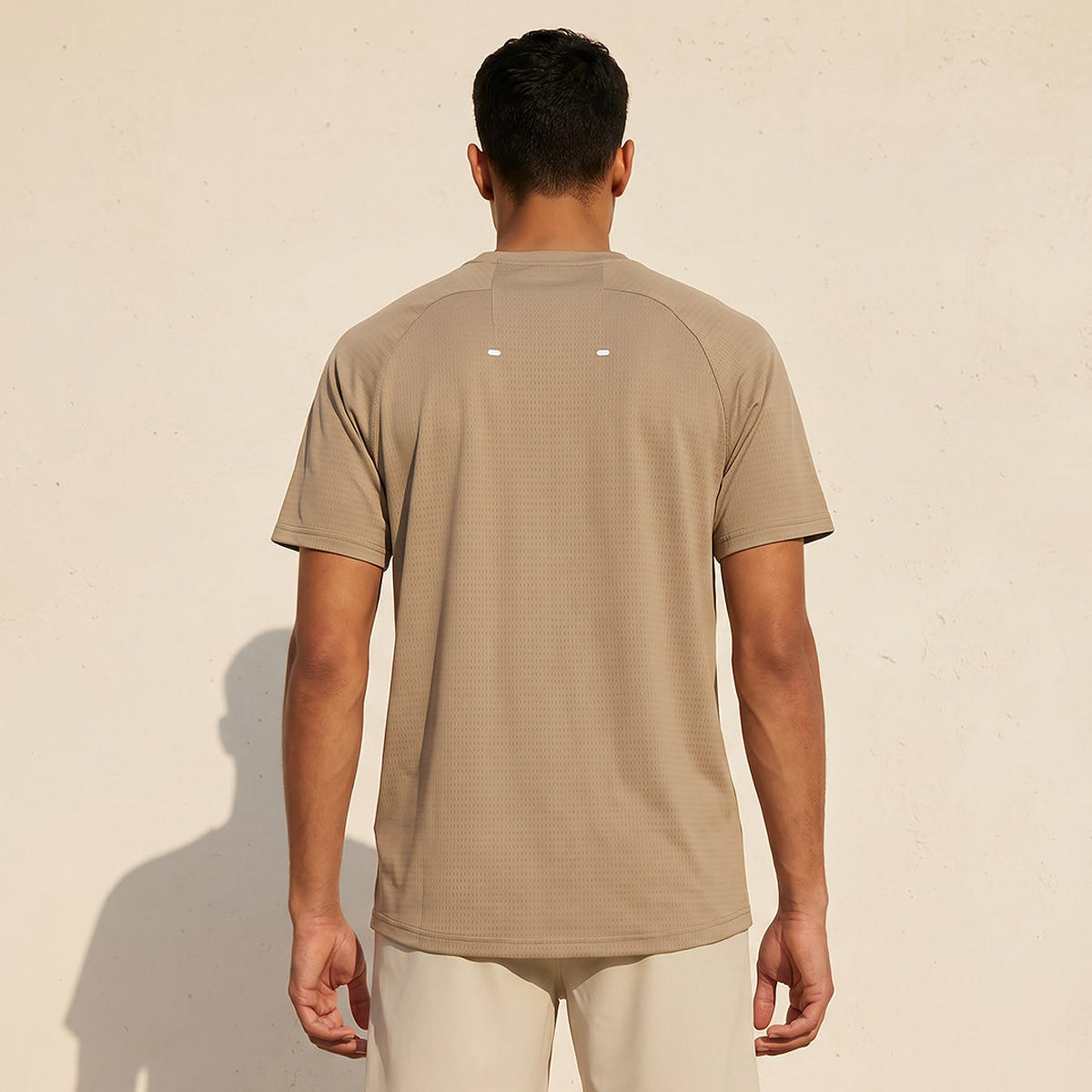 تيشيرت رياضي بأكمام مغايرة للرجال-men-clothing-sportswearandactivewear-tshirtsandpolos-image-4