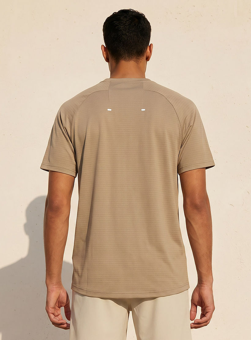تيشيرت رياضي بأكمام مغايرة للرجال-men-clothing-sportswearandactivewear-tshirtsandpolos-image-4