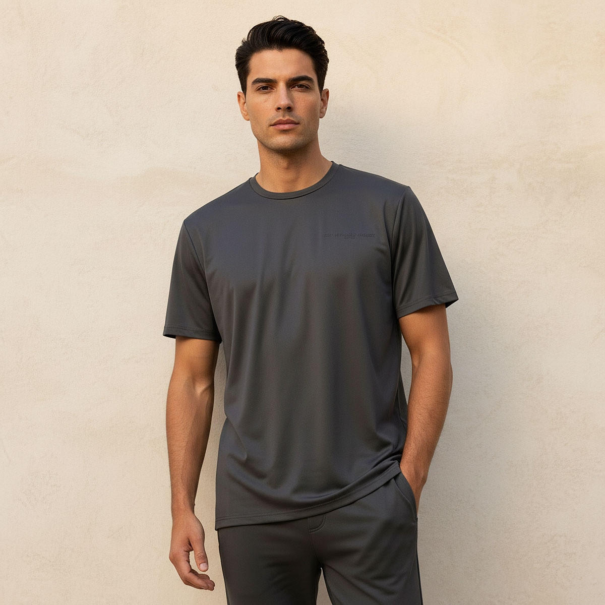 تيشيرت ناعم الملمس بقصة عادية-men-clothing-sportswearandactivewear-tshirtsandpolos-image-1
