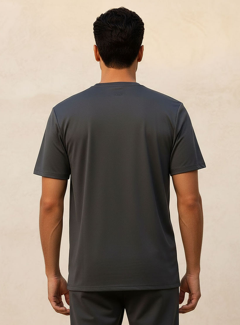 تيشيرت ناعم الملمس بقصة عادية-men-clothing-sportswearandactivewear-tshirtsandpolos-image-4