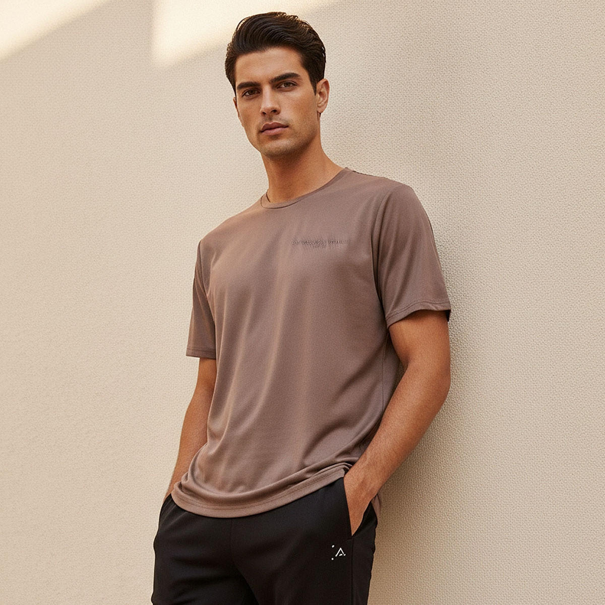 تيشيرت ناعم الملمس بقصة عادية-men-clothing-sportswearandactivewear-tshirtsandpolos-image-1
