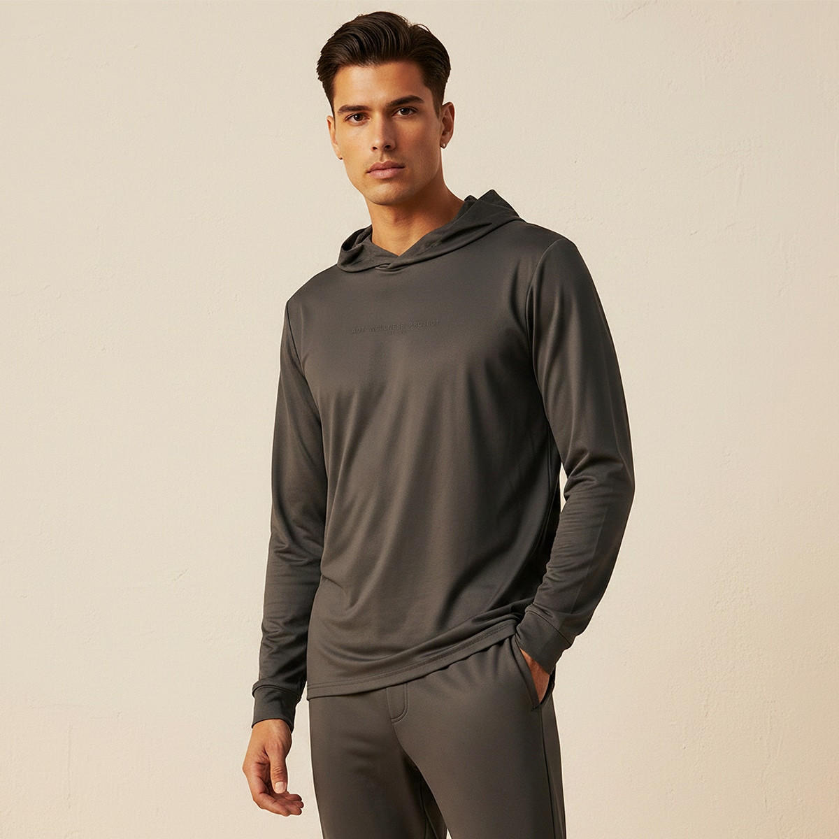 هودي رياضي ناعم بأكمام طويلة وطبعة عصرية-men-winterwear-hoodiesandsweatshirts-image-1