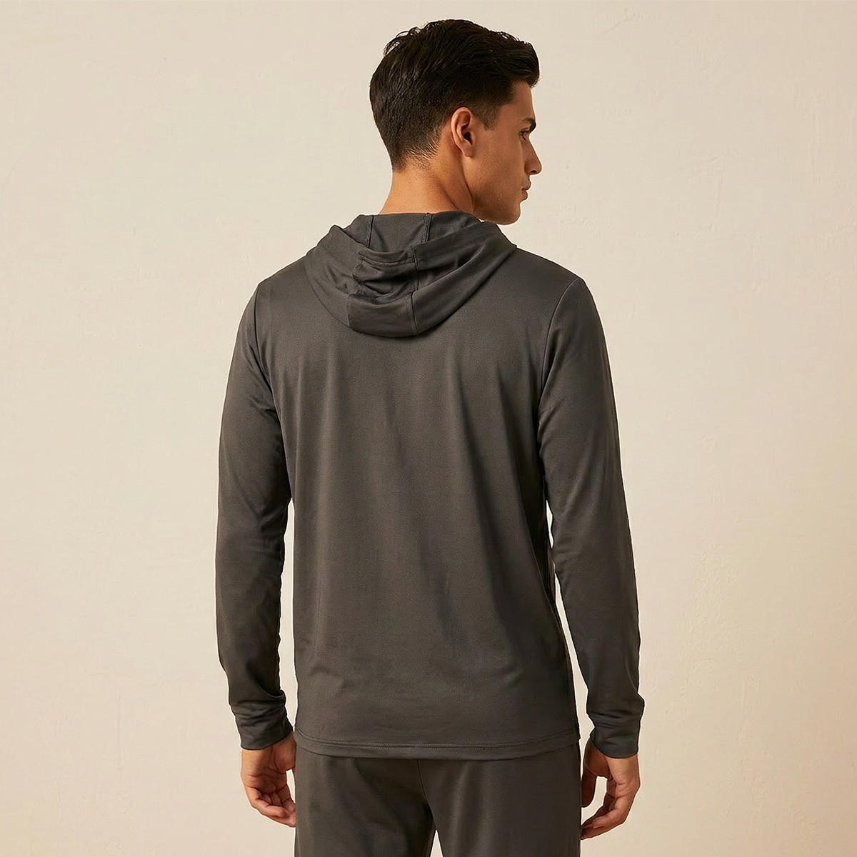 هودي رياضي ناعم بأكمام طويلة وطبعة عصرية-men-winterwear-hoodiesandsweatshirts-image-4