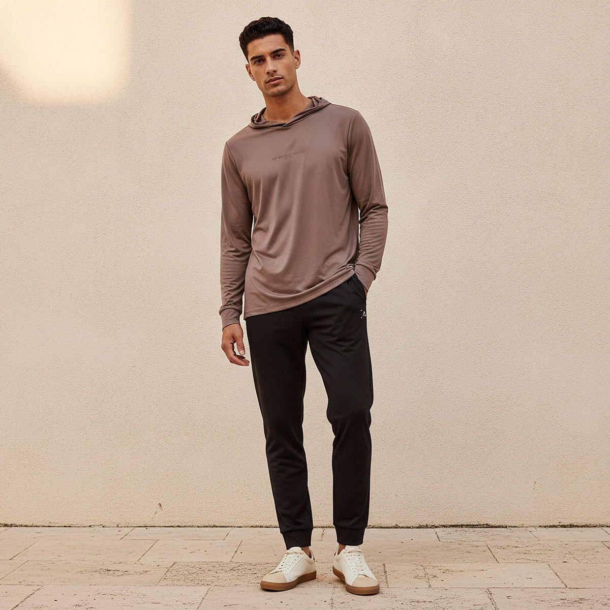 هودي رياضي ناعم بأكمام طويلة وطبعة عصرية-men-winterwear-hoodiesandsweatshirts-image-3
