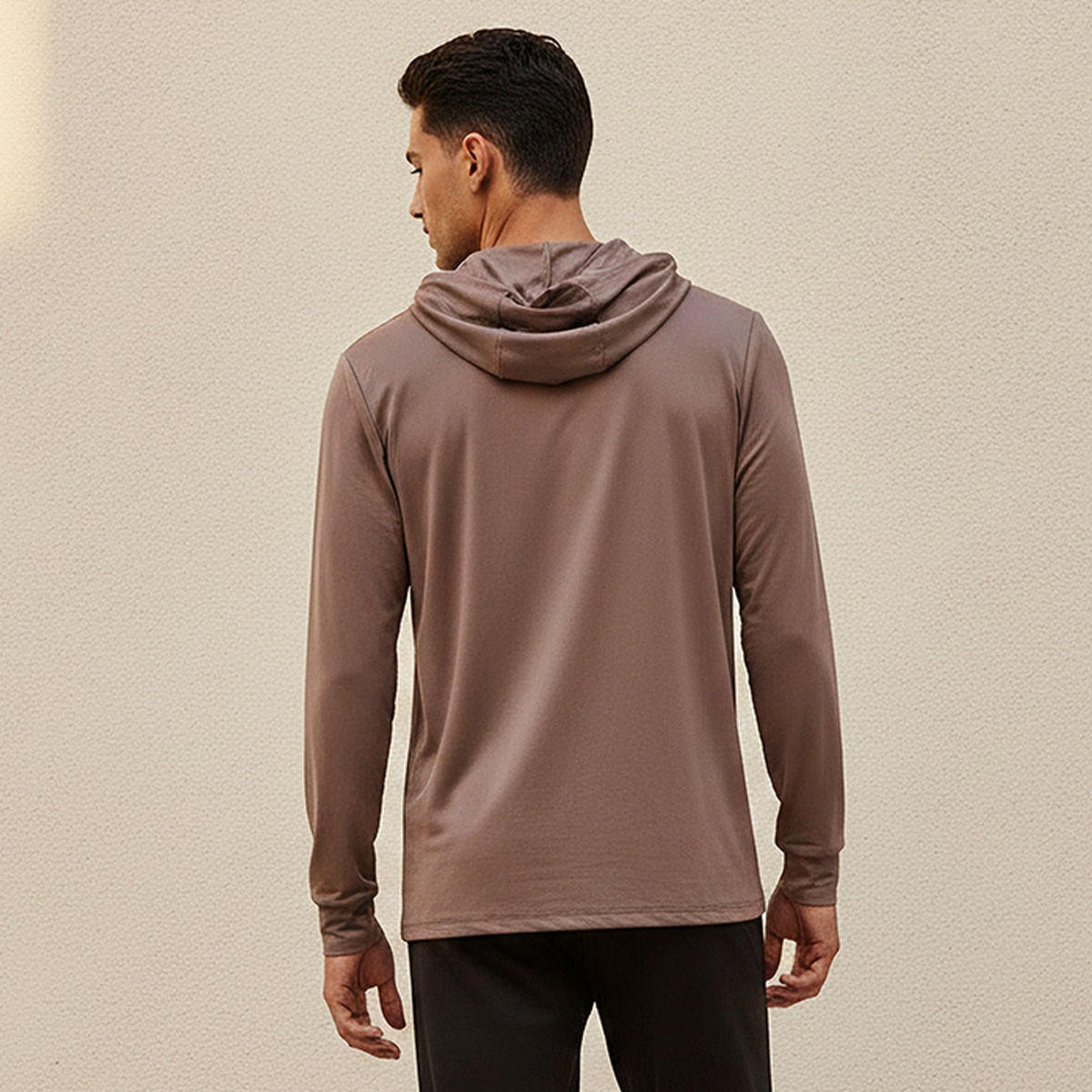 هودي رياضي ناعم بأكمام طويلة وطبعة عصرية-men-winterwear-hoodiesandsweatshirts-image-4