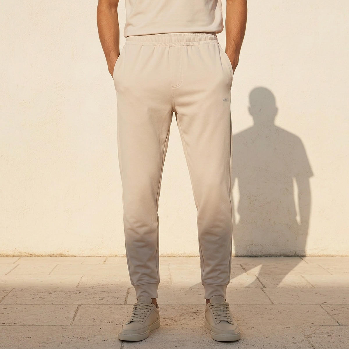 بنطال جوجر مرن بملمس ناعم وتصميم عصري-men-clothing-sportswearandactivewear-bottoms-joggers-image-1