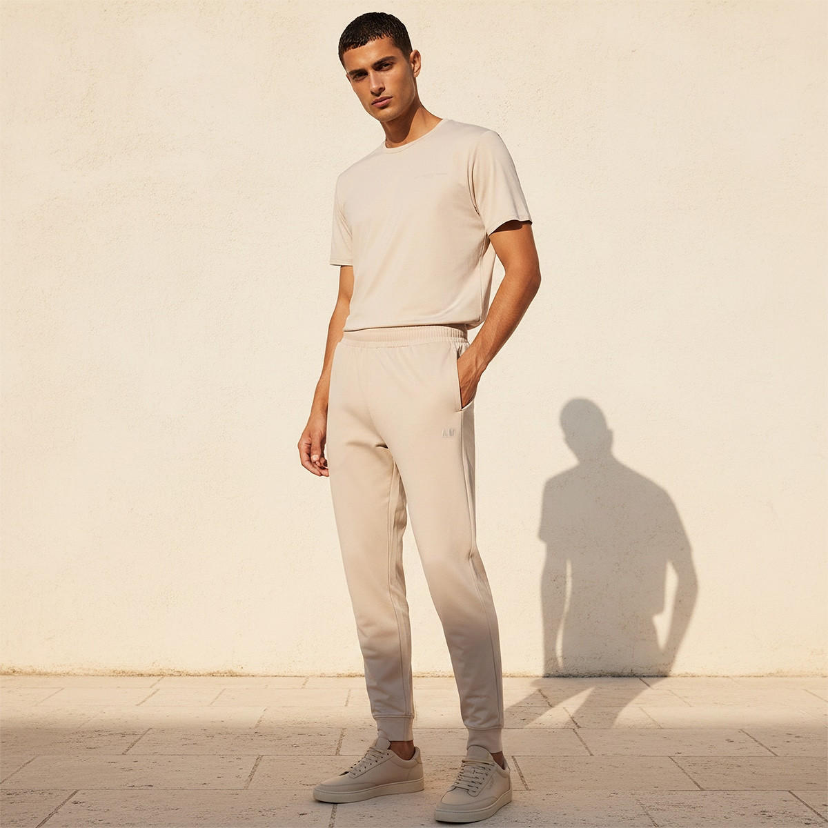 بنطال جوجر مرن بملمس ناعم وتصميم عصري-men-clothing-sportswearandactivewear-bottoms-joggers-image-3
