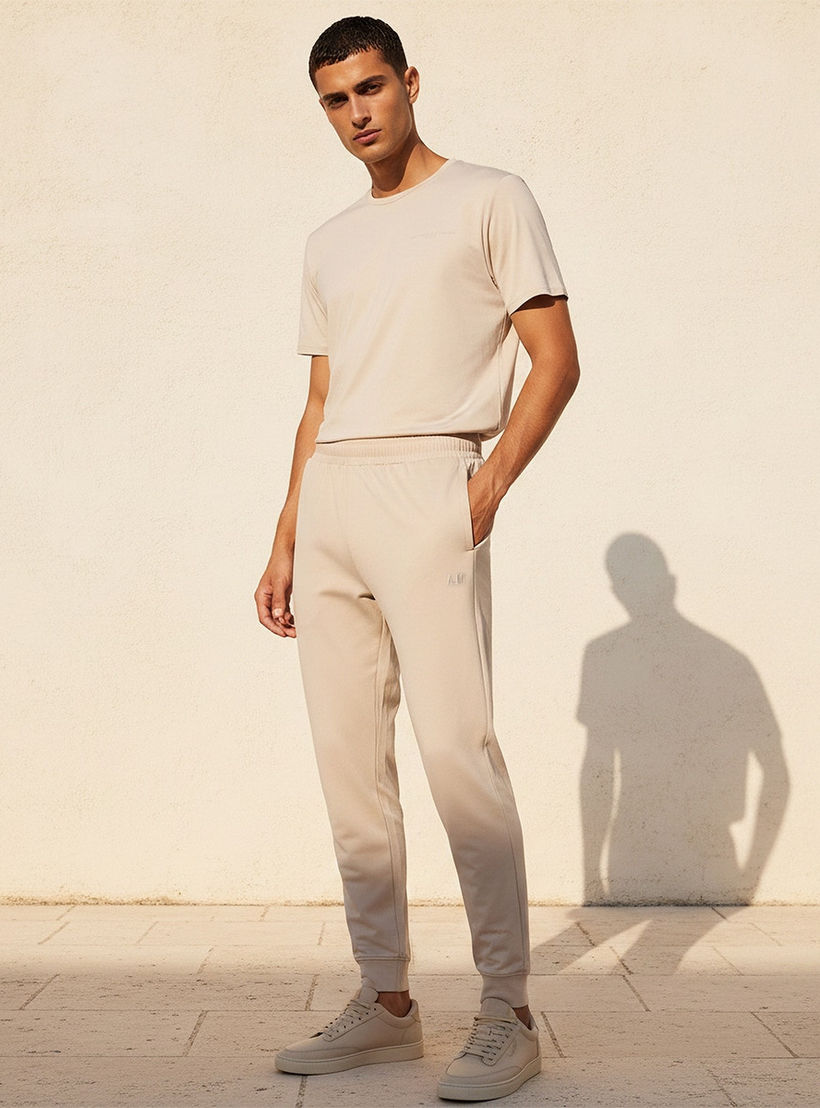 بنطال جوجر مرن بملمس ناعم وتصميم عصري-men-clothing-sportswearandactivewear-bottoms-joggers-image-3