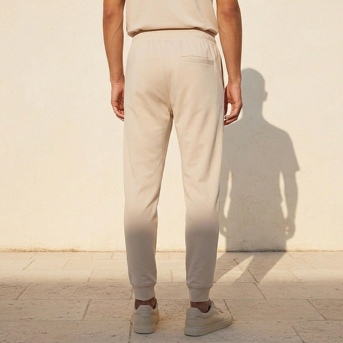 بنطال جوجر مرن بملمس ناعم وتصميم عصري-men-clothing-sportswearandactivewear-bottoms-joggers-image-4