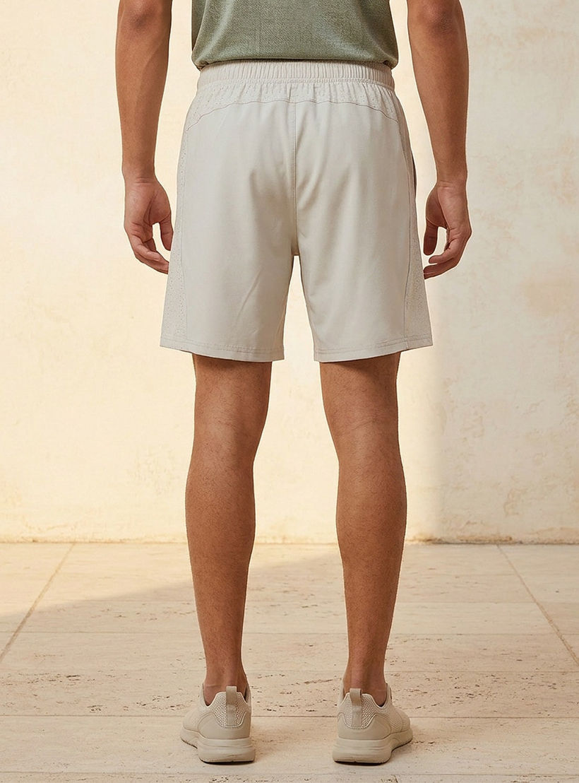 شورت رياضي بفتحات تهوية وأداء احترافي-men-clothing-bottoms-shorts-image-4