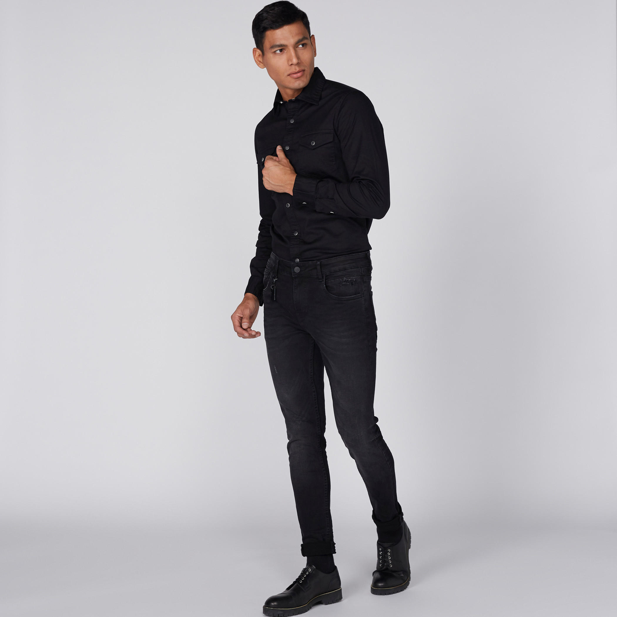 بنطال جينز طويل بقصّة ضيّقة-men-clothing-bottoms-jeans-image-2