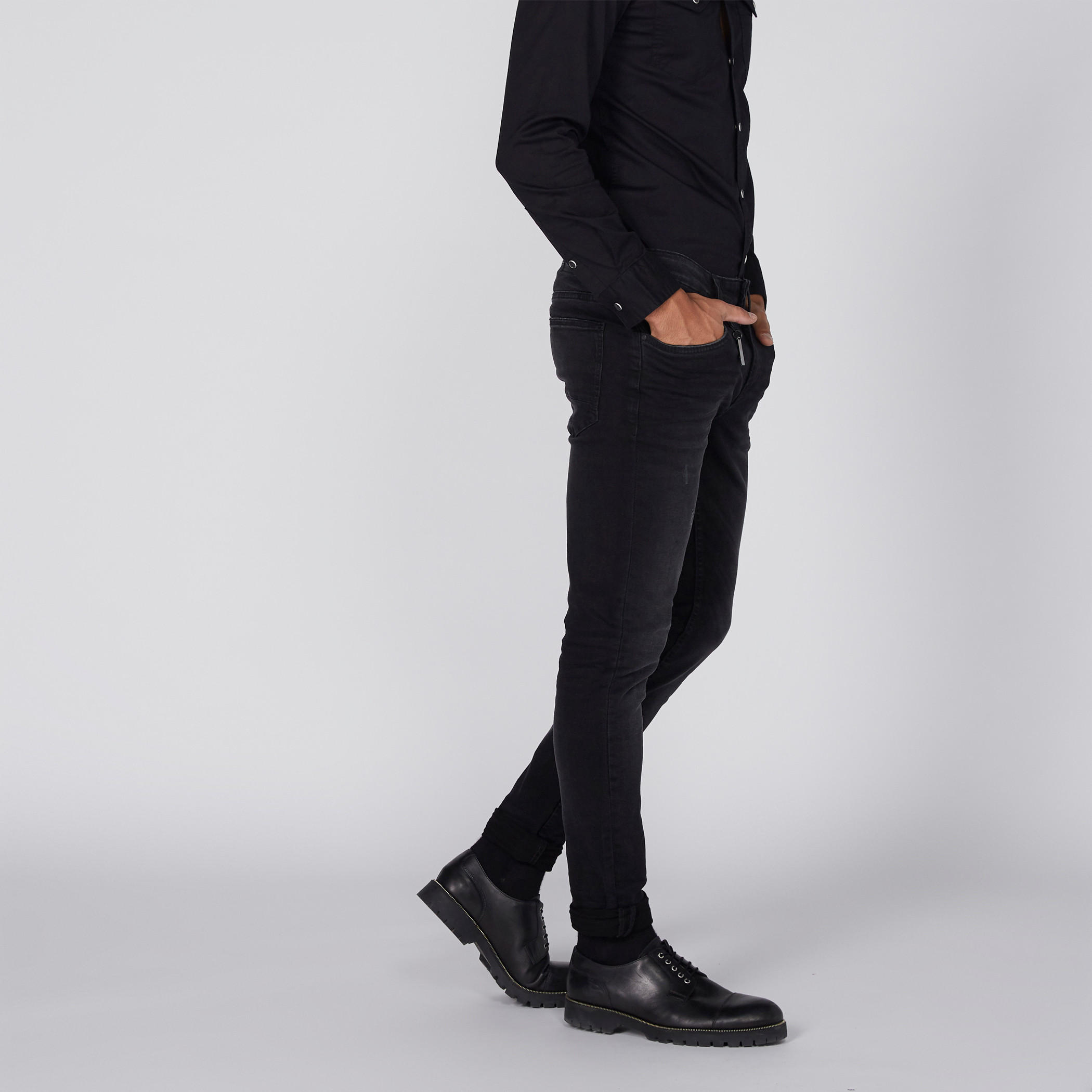 بنطال جينز طويل بقصّة ضيّقة-men-clothing-bottoms-jeans-image-4