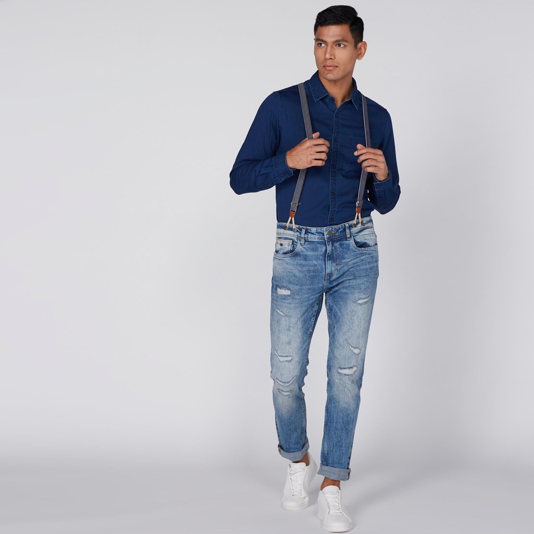 بنطال جينز طويل بتصميم ممزّق وزر إغلاق وحمالات-men-clothing-bottoms-jeans-image-1
