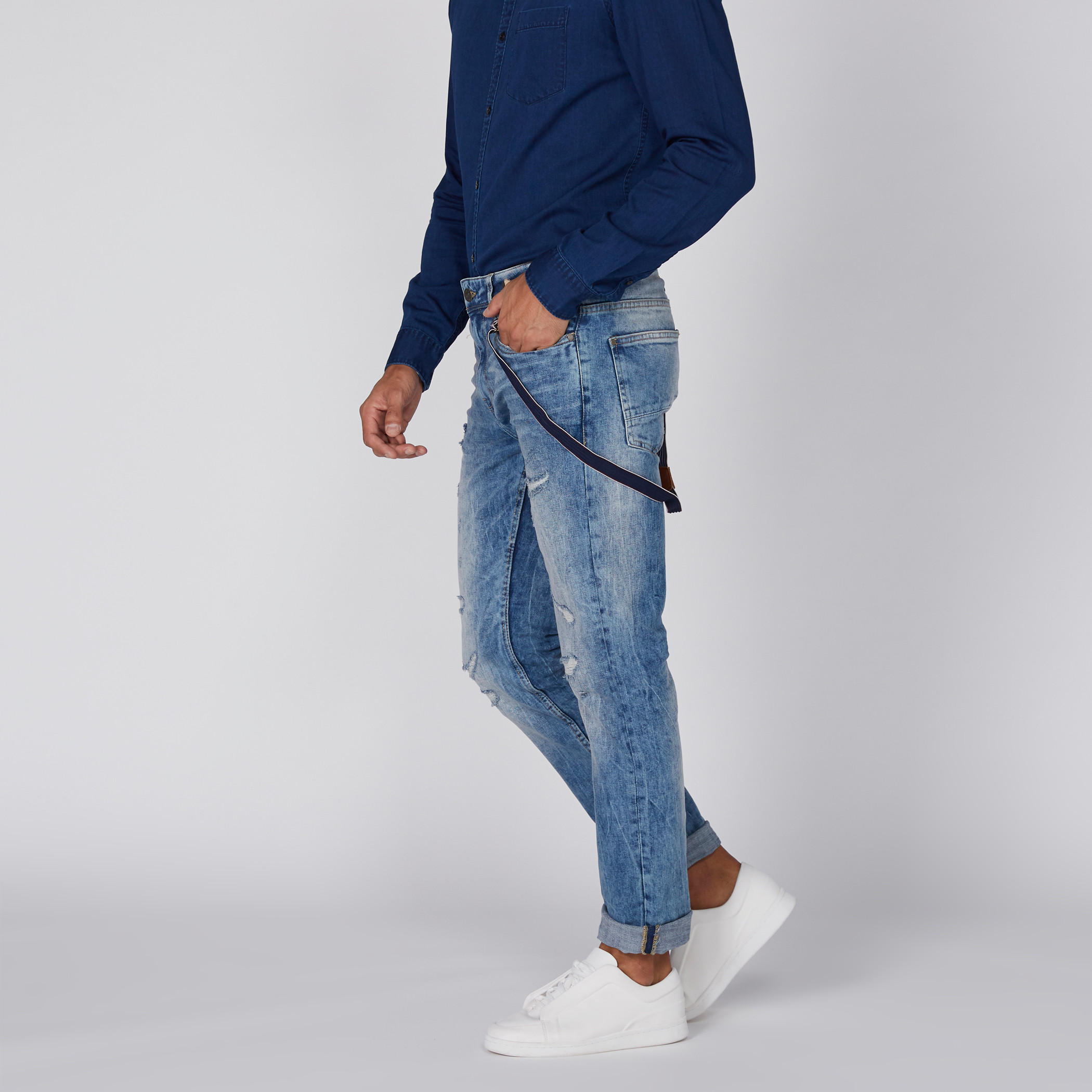 بنطال جينز طويل بتصميم ممزّق وزر إغلاق وحمالات-men-clothing-bottoms-jeans-image-4