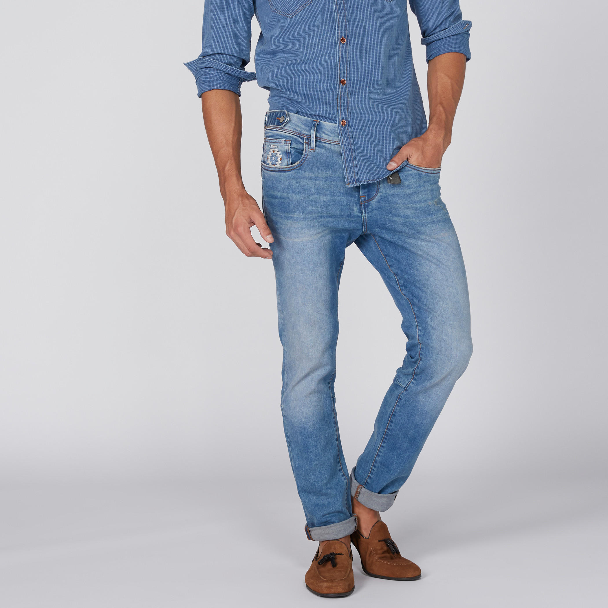 بنطال جينز طويل بتصميم باهت وجيوب-men-clothing-bottoms-jeans-image-1
