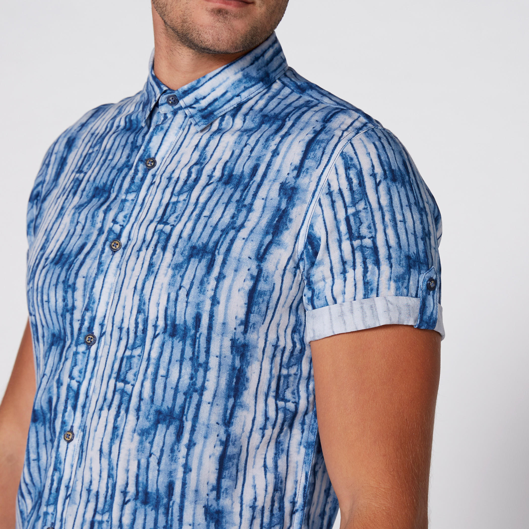 قميص بأكمام قصيرة وأزرار وطبعات-men-clothing-shirts-image-3