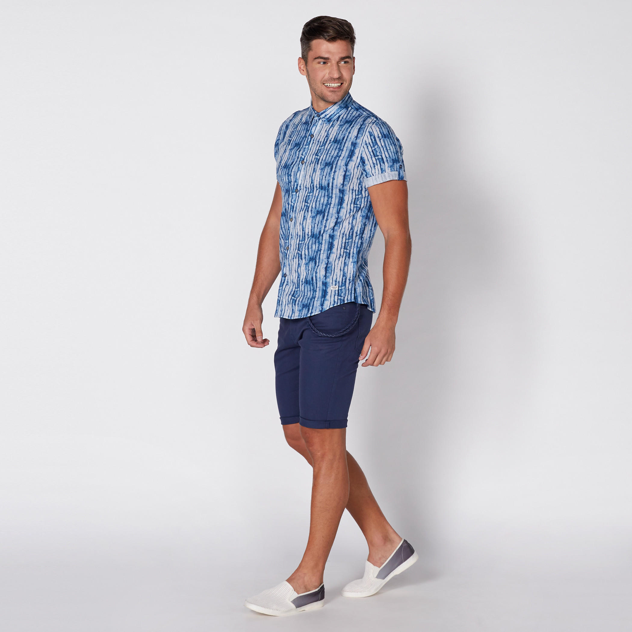قميص بأكمام قصيرة وأزرار وطبعات-men-clothing-shirts-image-2