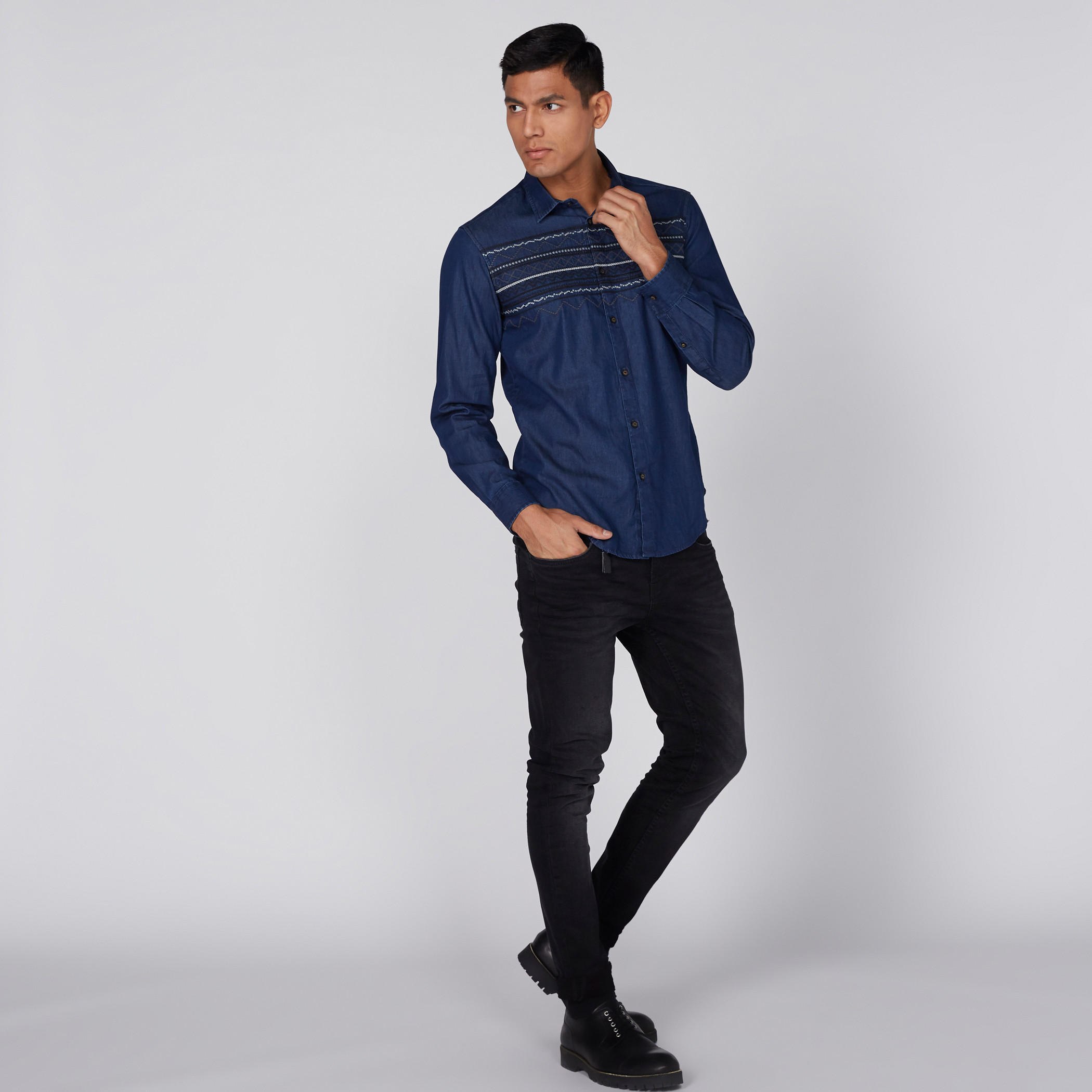 قميص مطرّز من الدينم بأكمام طويلة-men-clothing-shirts-image-4