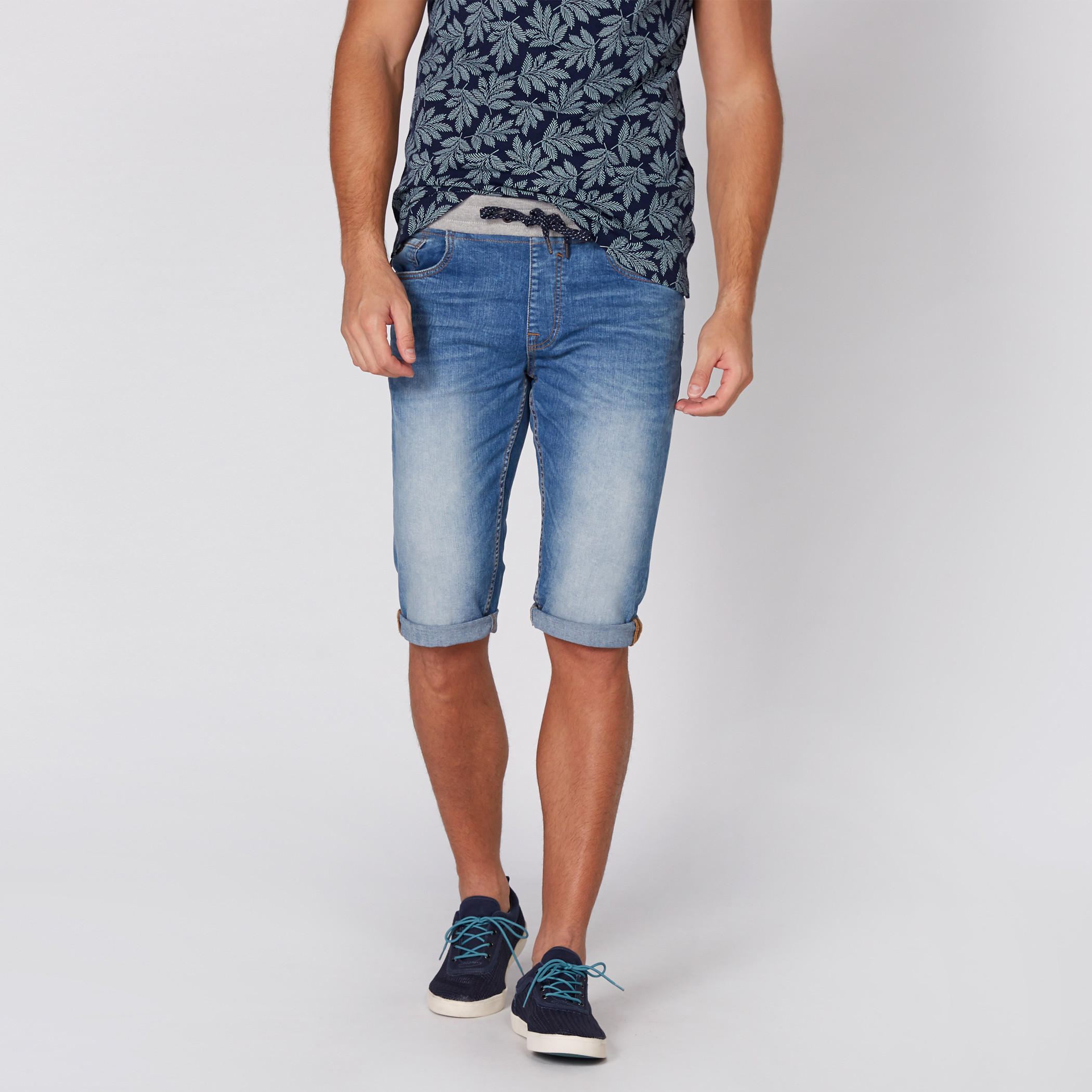 شورت دينم بخصر مطّاطي وجيوب-men-clothing-bottoms-shorts-image-2