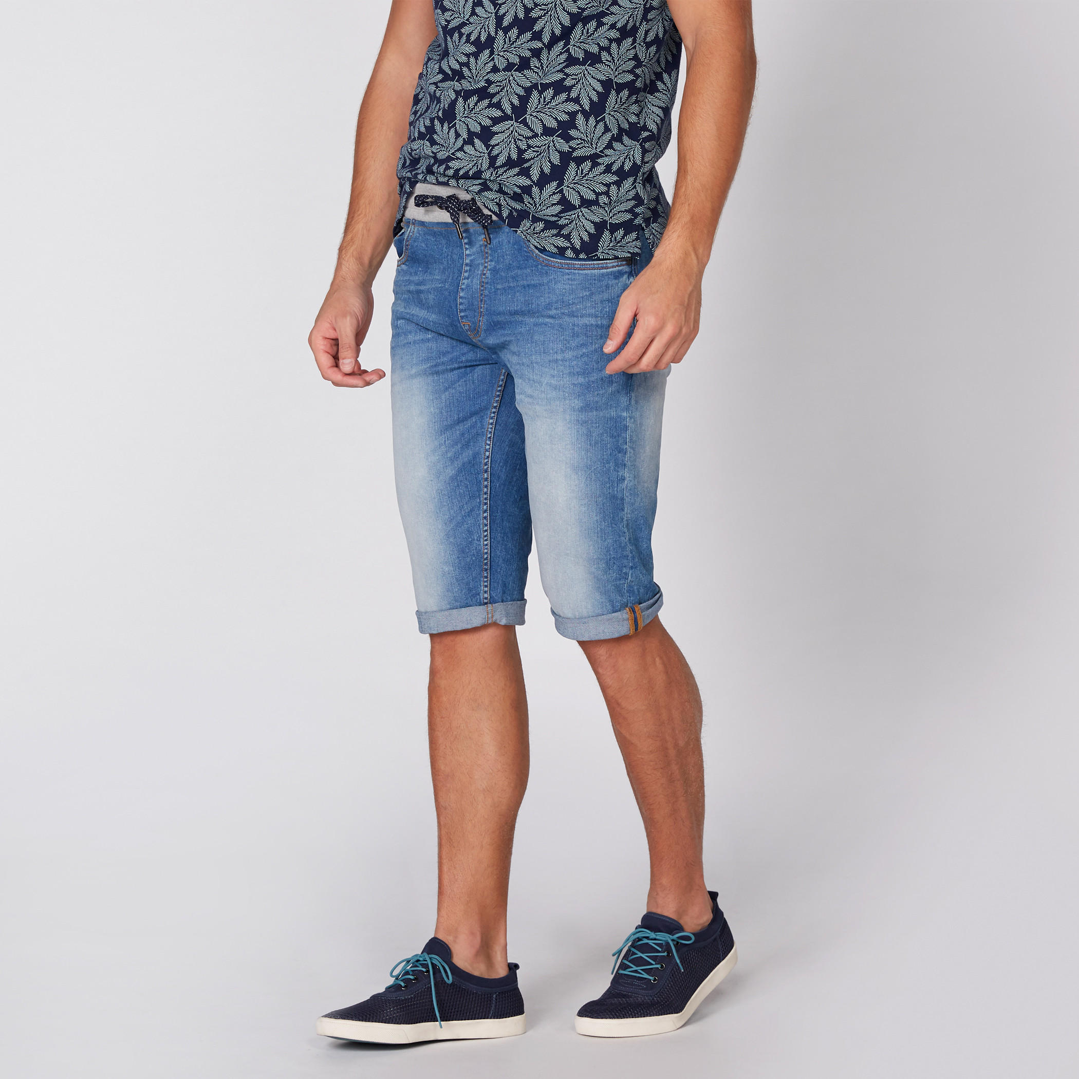 شورت دينم بخصر مطّاطي وجيوب-men-clothing-bottoms-shorts-image-4