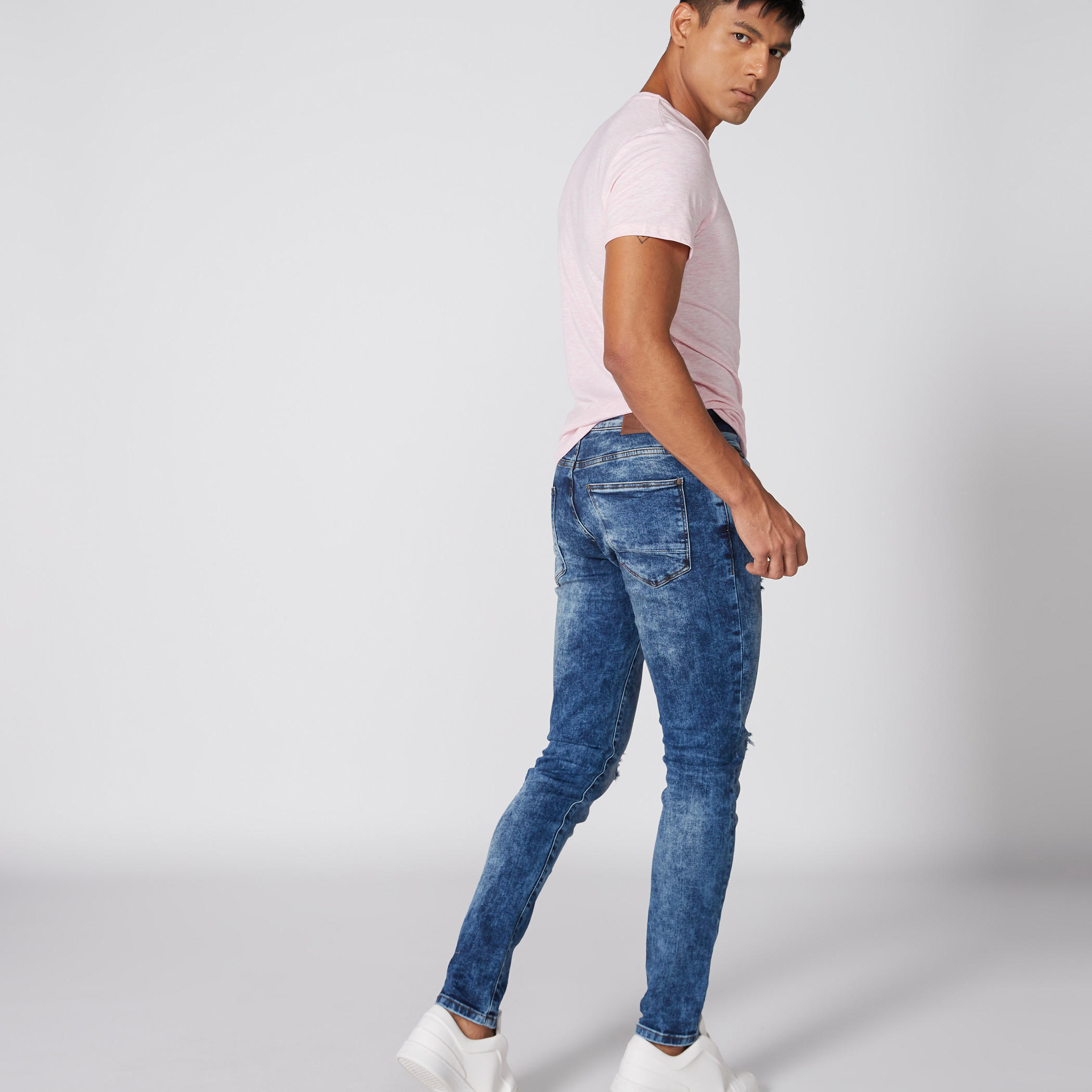 بنطال جينز طويل بتصميم ممزق وزر إغلاق وجيوب-men-clothing-bottoms-jeans-image-3