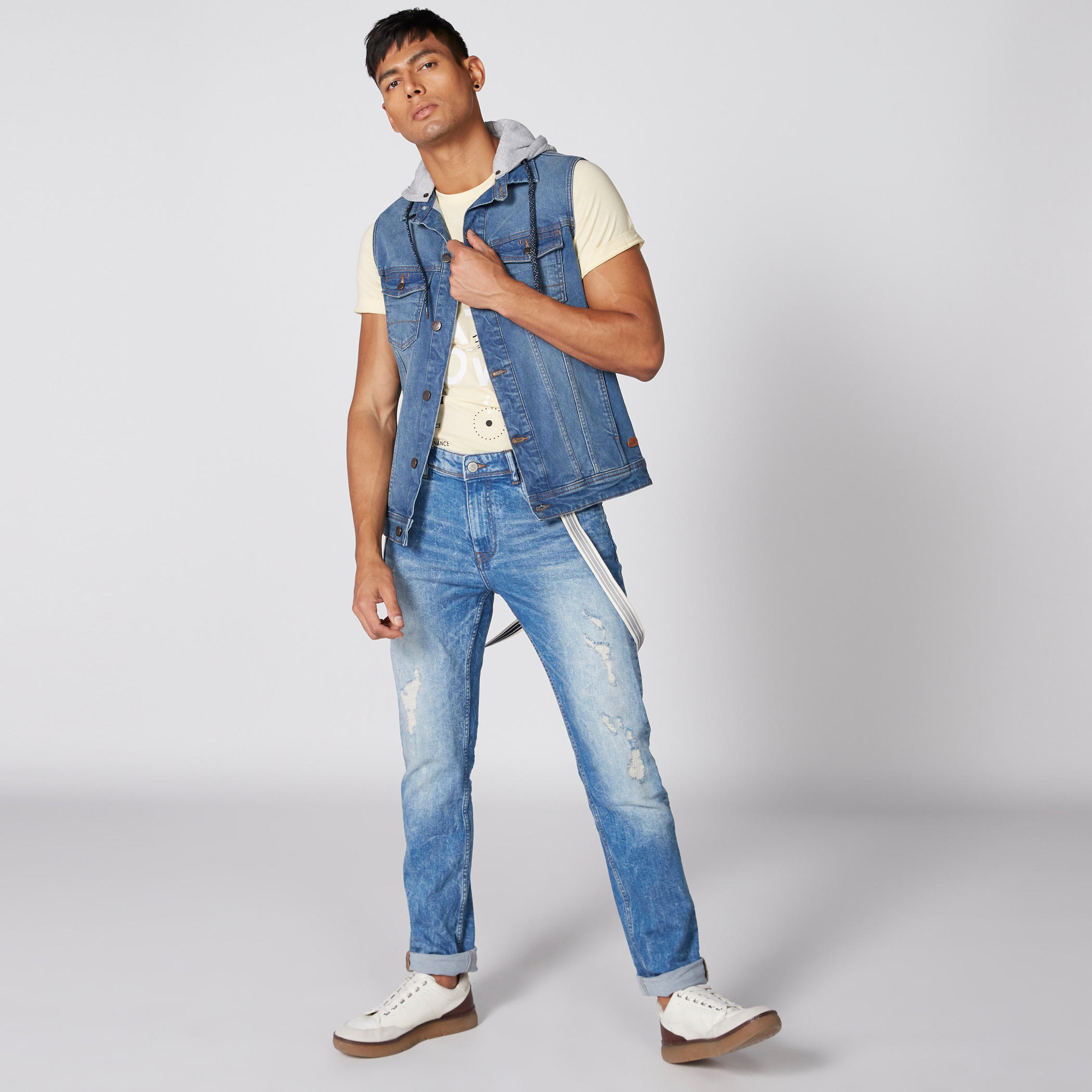بنطال جينز طويل بتصميم ممزق وزر إغلاق وجيوب-men-clothing-bottoms-jeans-image-1