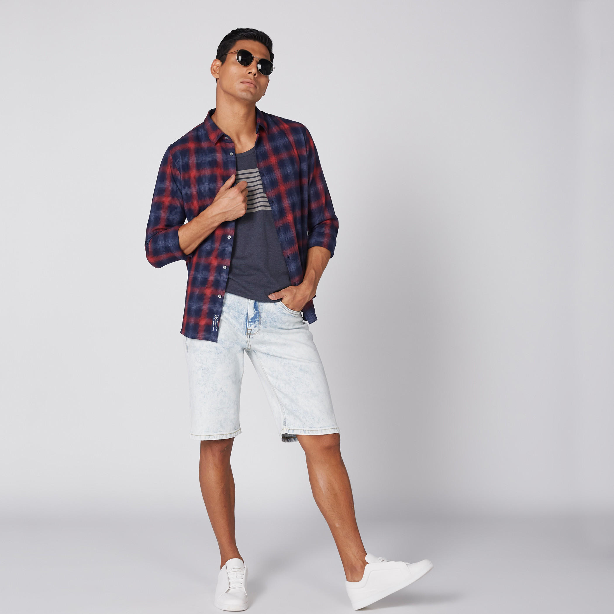 سترة فيست مقلمة دون أكمام بياقة عميقة-men-clothing-tshirtsandpolos-vests-image-2