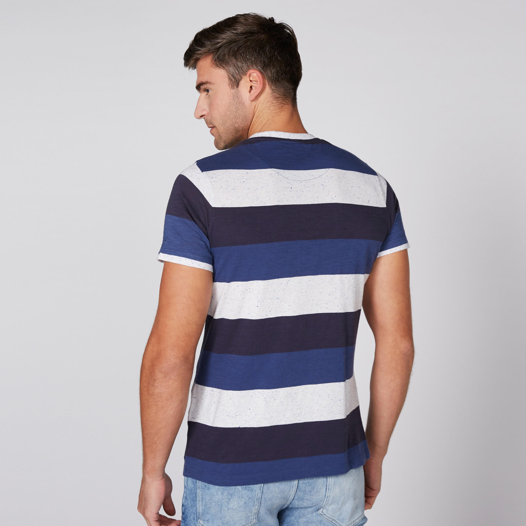 تيشيرت مقلّم بياقة مستديرة وأكمام قصيرة-men-clothing-tshirtsandpolos-tshirts-image-4