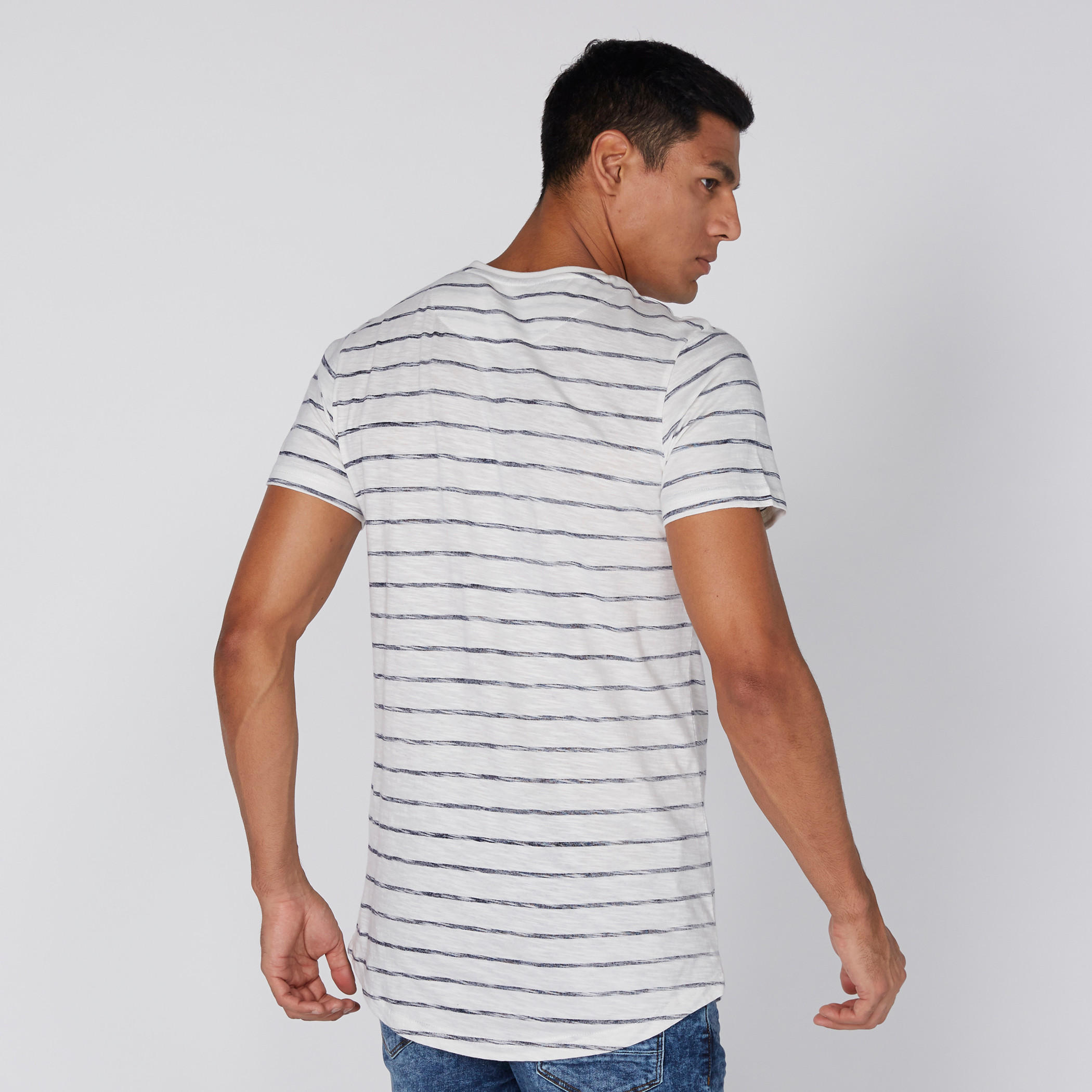 تيشيرت بياقة مستديرة وأكمام قصيرة وطبعات-men-clothing-tshirtsandpolos-tshirts-image-3