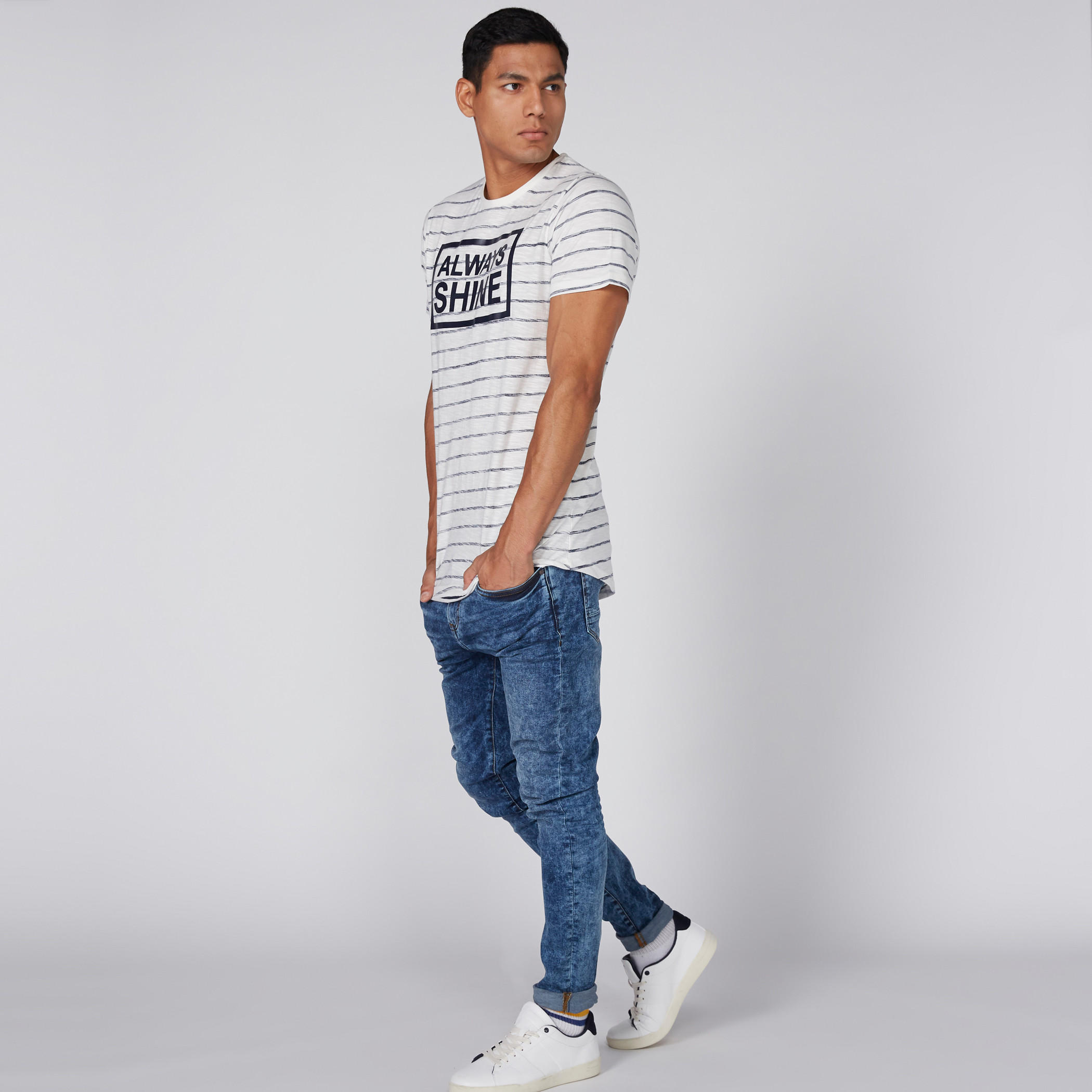 تيشيرت بياقة مستديرة وأكمام قصيرة وطبعات-men-clothing-tshirtsandpolos-tshirts-image-4