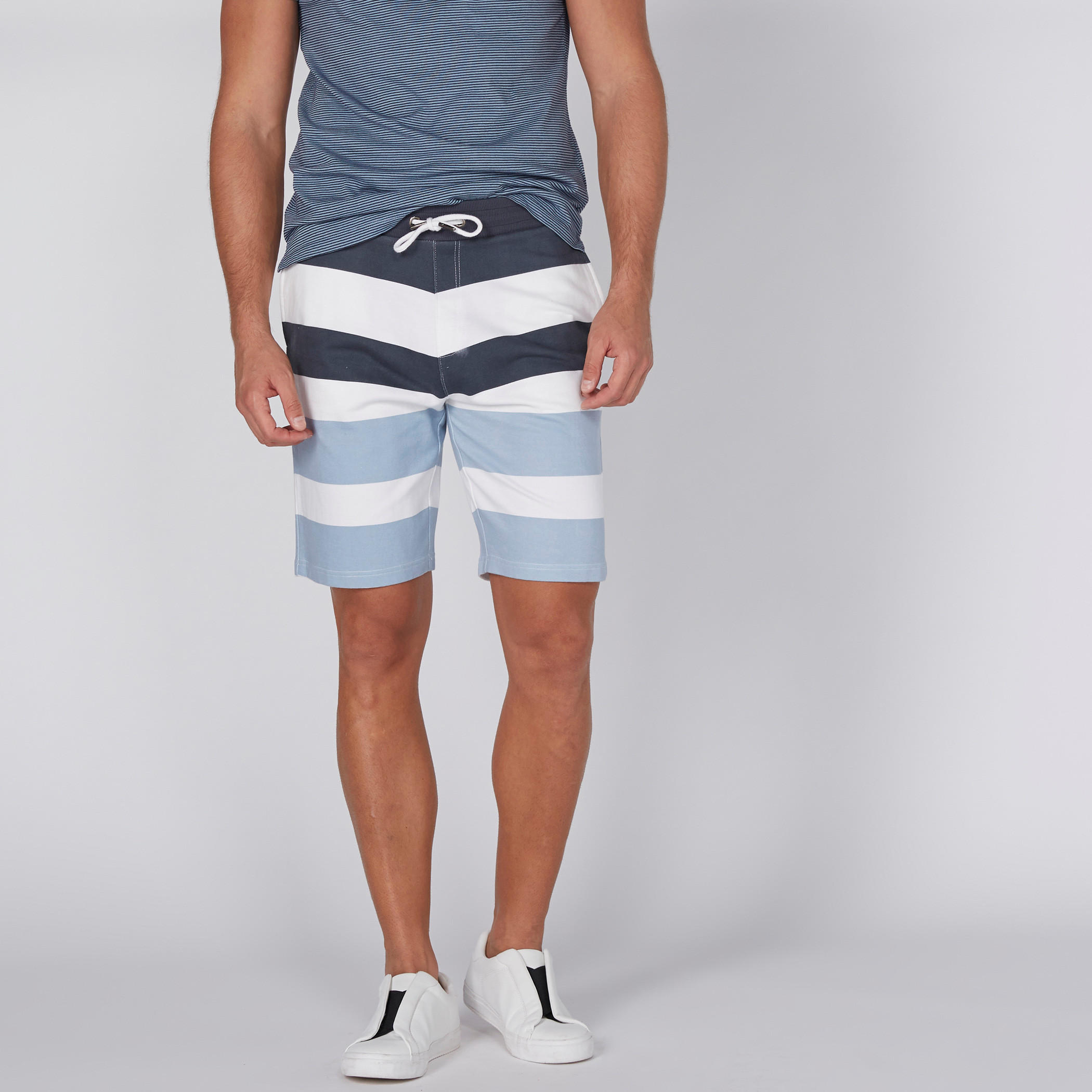 شورت مقلّم بخصر مطّاطي ورباط-men-clothing-bottoms-shorts-image-1
