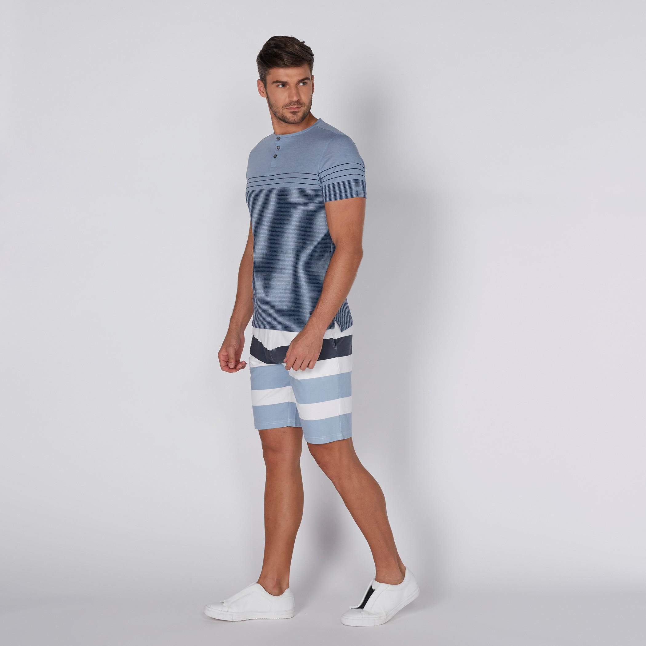 شورت مقلّم بخصر مطّاطي ورباط-men-clothing-bottoms-shorts-image-3