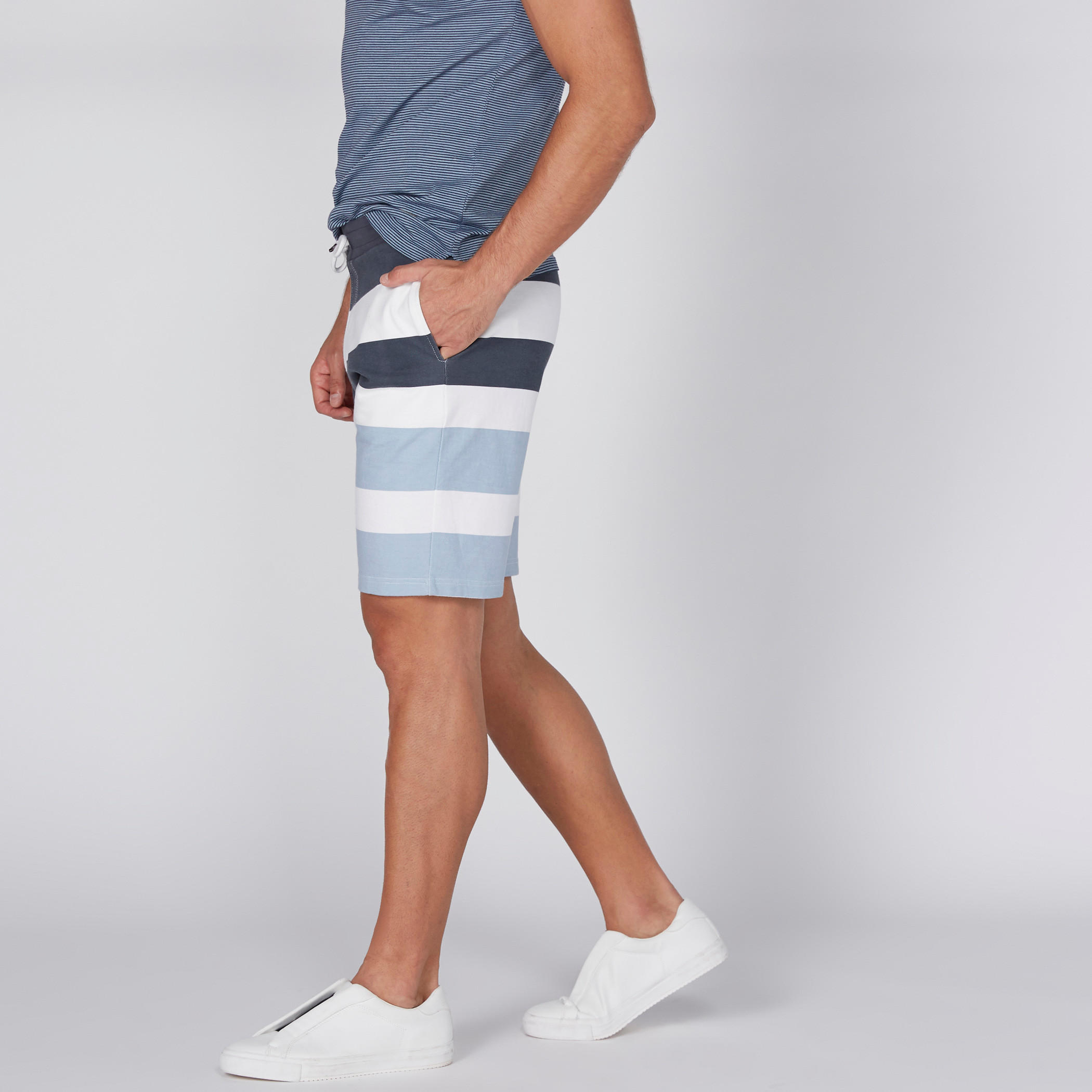 شورت مقلّم بخصر مطّاطي ورباط-men-clothing-bottoms-shorts-image-4