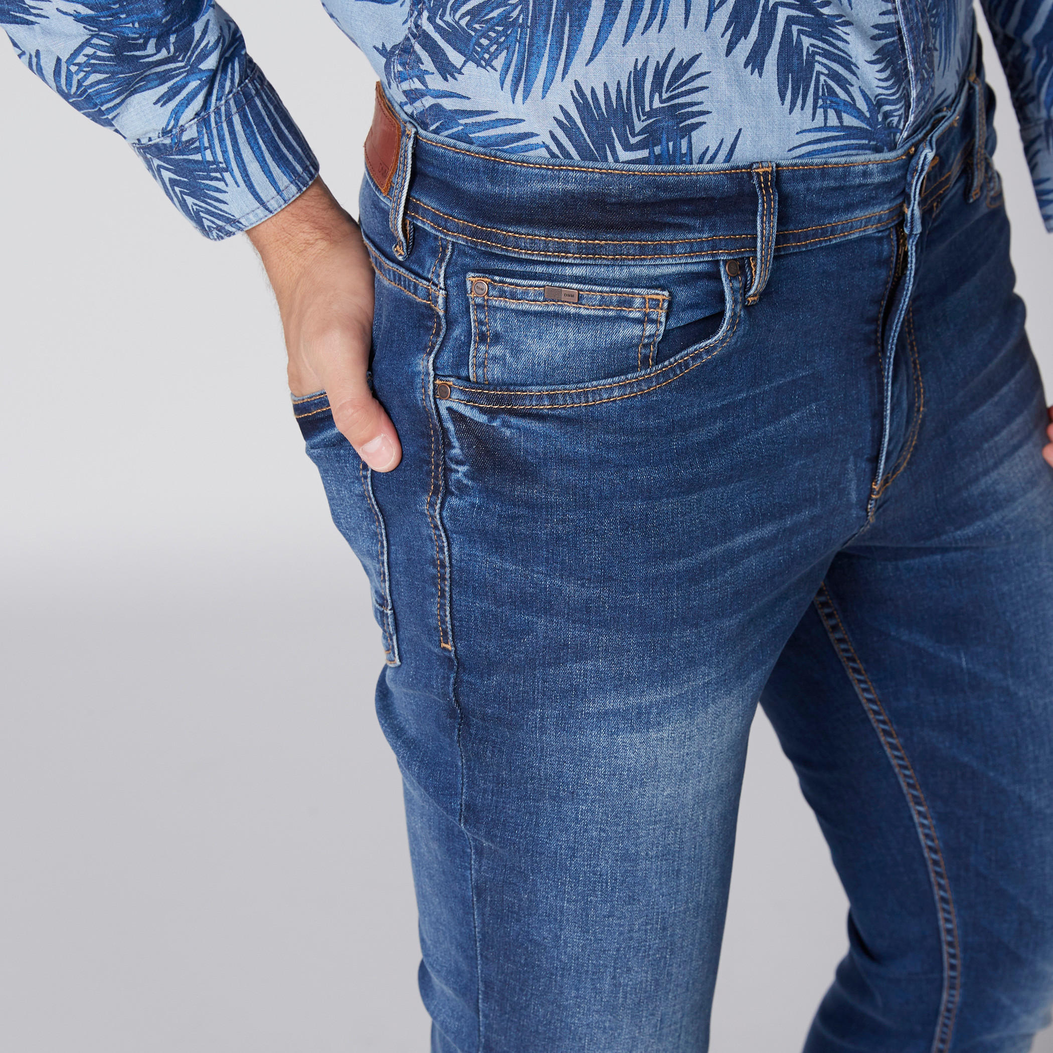 بنطال جينز طويل بزر إغلاق وجيوب-men-clothing-bottoms-jeans-image-2
