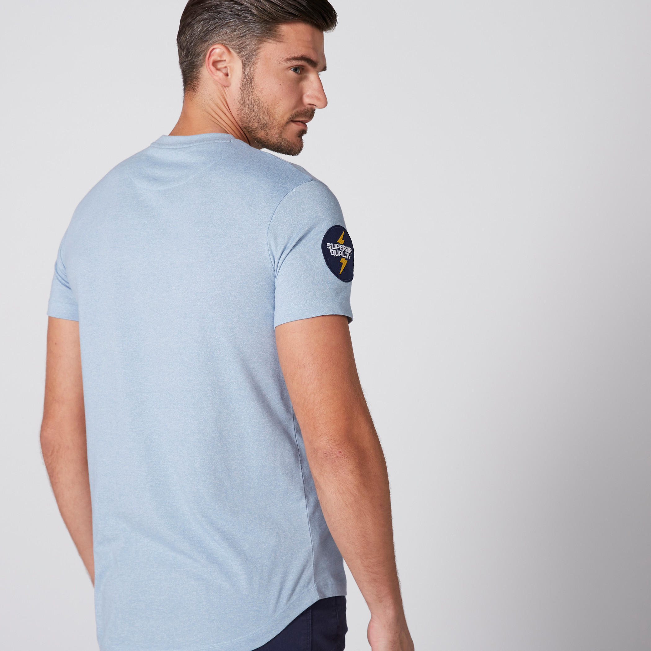 تيشيرت بياقة مستديرة وأكمام قصيرة وطبعات-men-clothing-tshirtsandpolos-tshirts-image-2