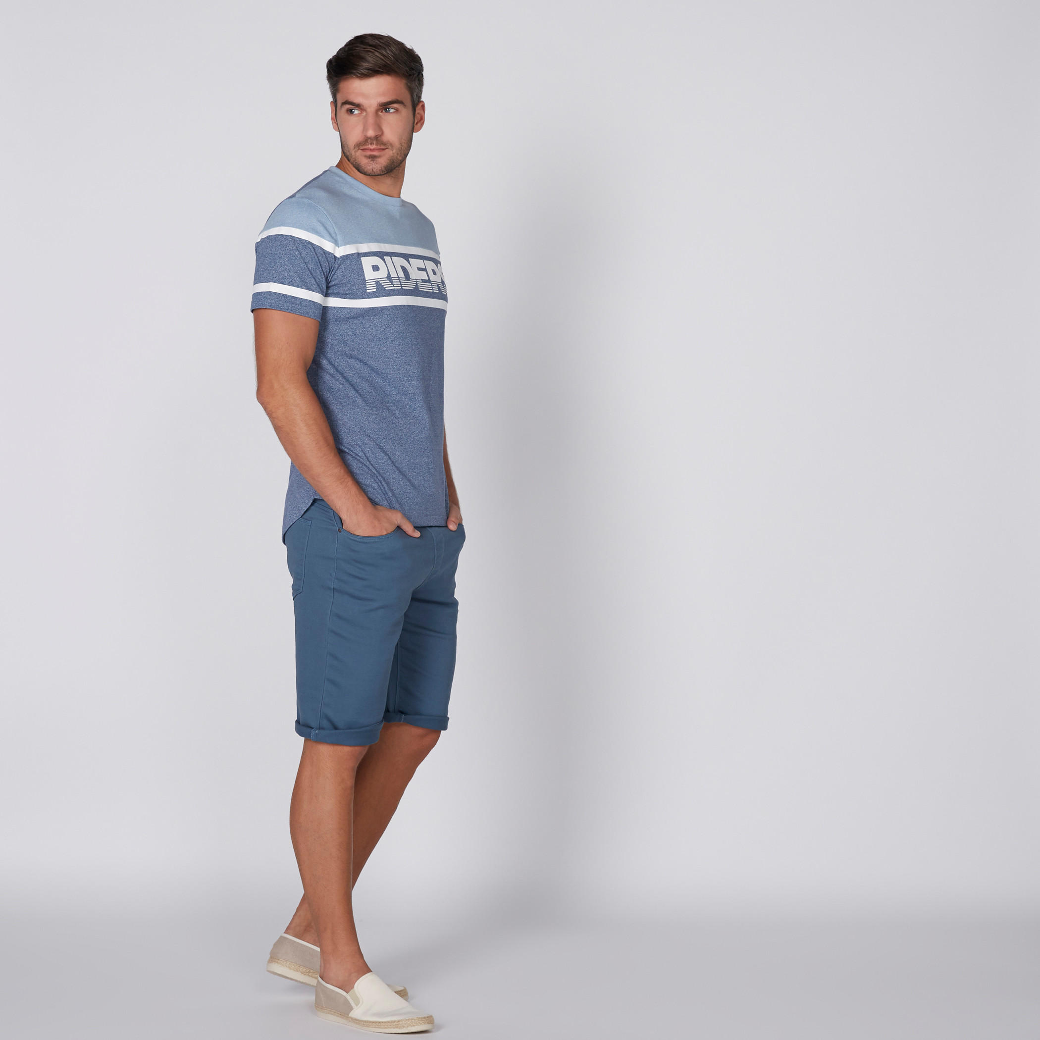 تيشيرت بياقة مستديرة وأكمام قصيرة وطبعات-men-clothing-tshirtsandpolos-tshirts-image-1