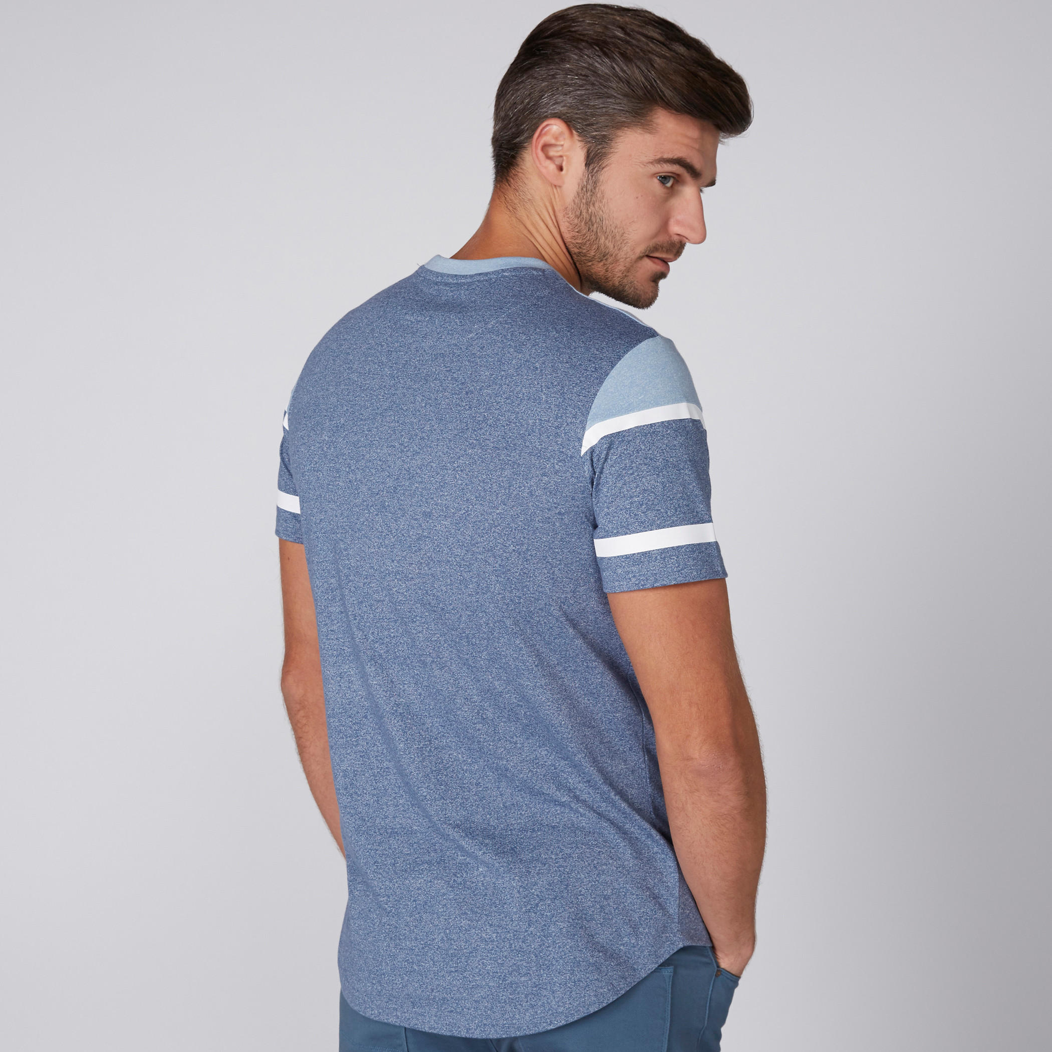 تيشيرت بياقة مستديرة وأكمام قصيرة وطبعات-men-clothing-tshirtsandpolos-tshirts-image-3
