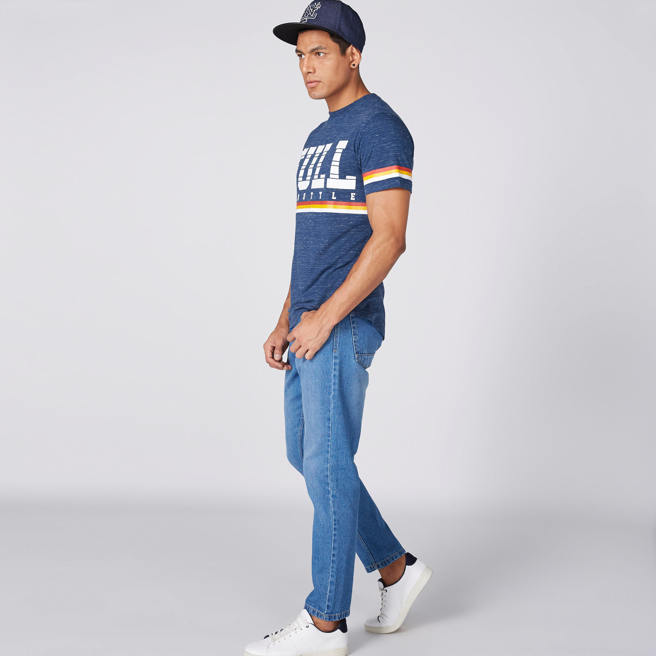 تيشيرت بطبعات وياقة مستديرة وأكمام قصيرة-men-clothing-tshirtsandpolos-tshirts-image-3
