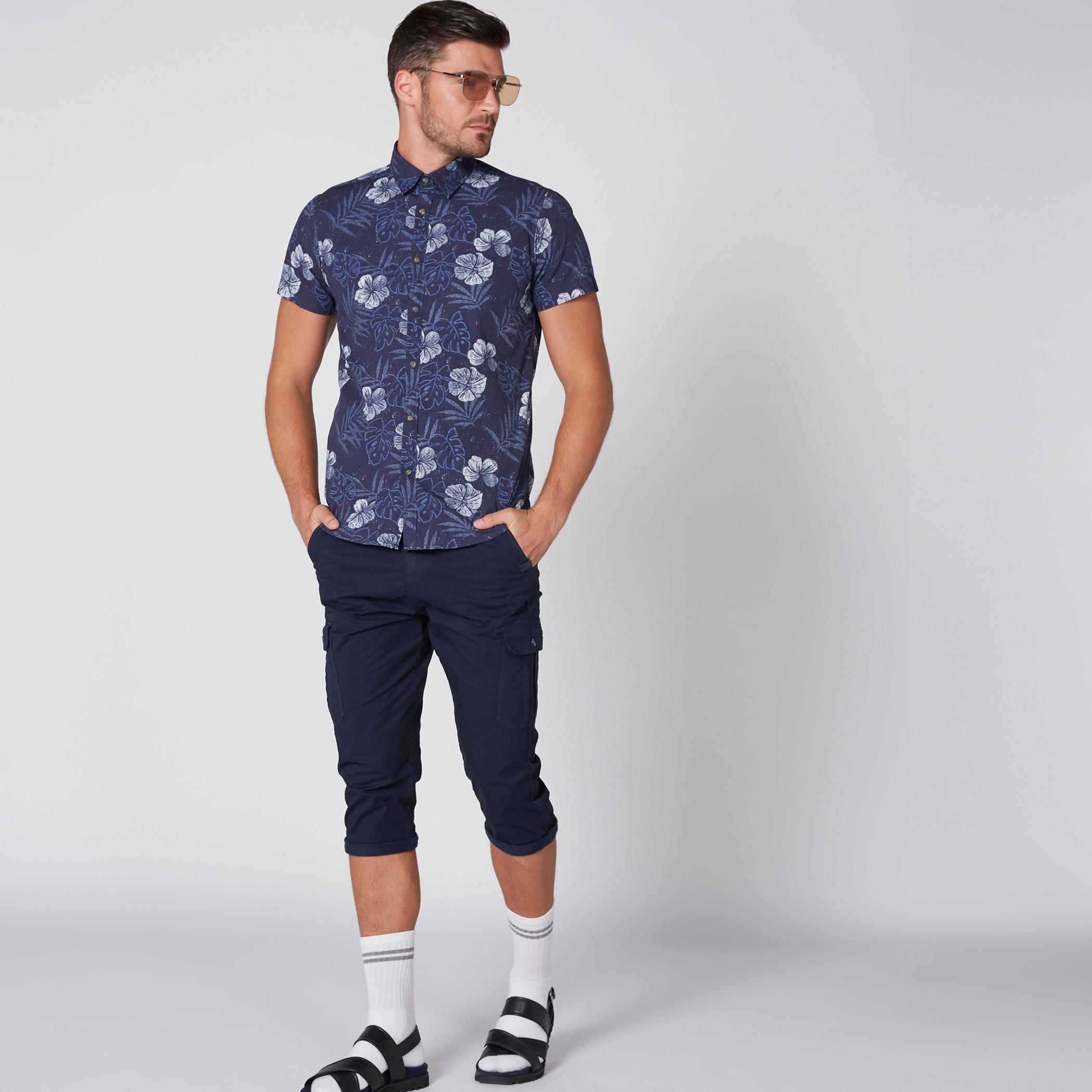 قميص بطبعات وأكمام قصيرة ووصلة أزرار كاملة-men-clothing-shirts-image-3