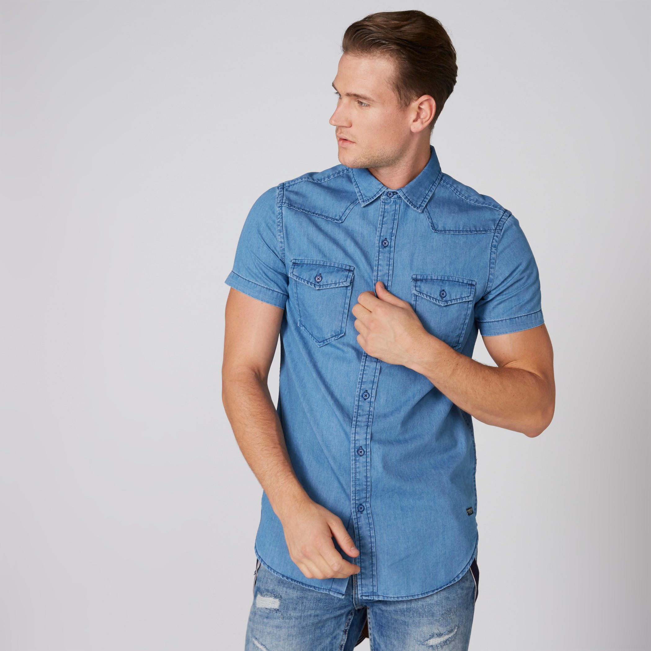 قميص من الدينم بأكمام قصيرة وأزرار-men-clothing-shirts-image-1