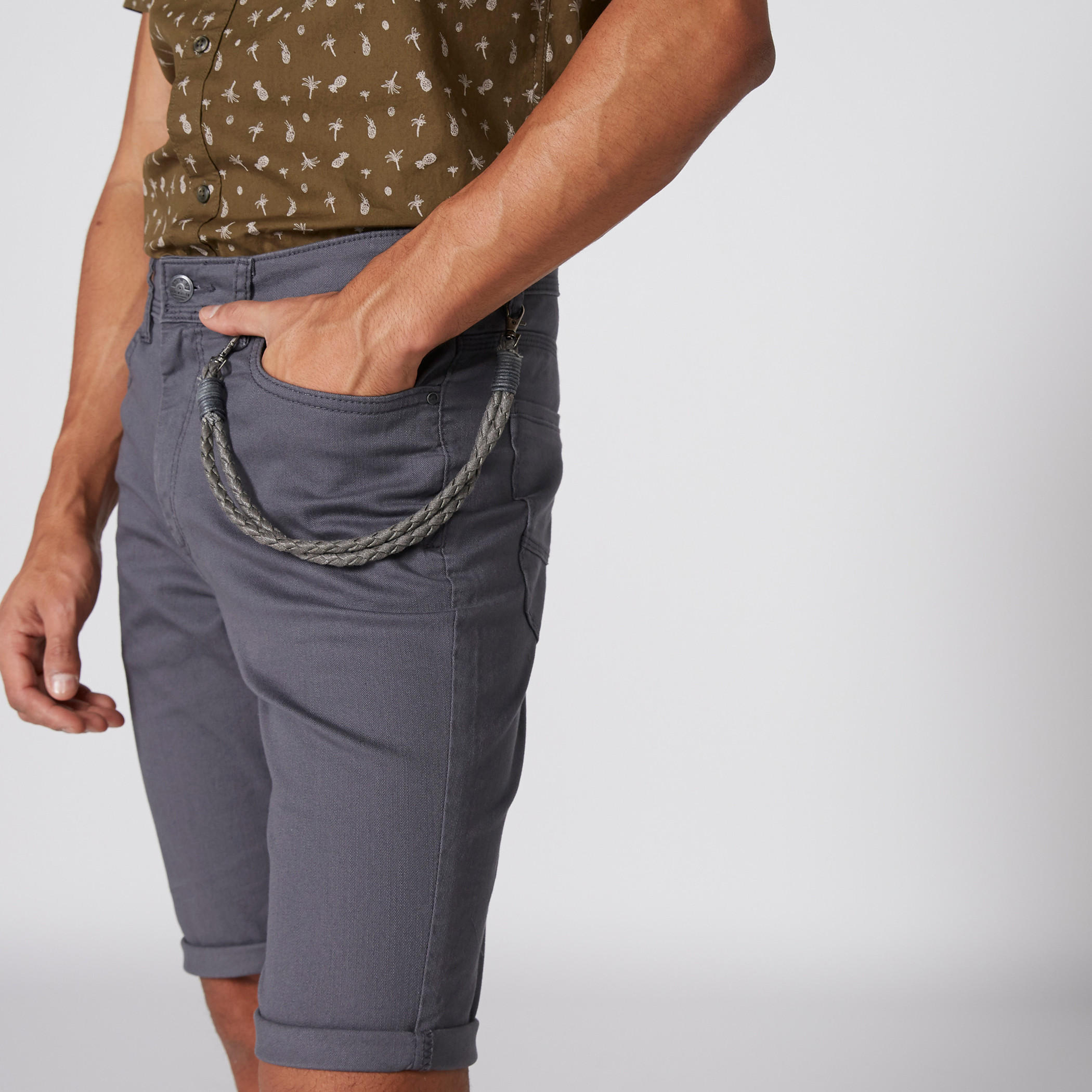 شورت من الدينم بزر إغلاق وجيوب-men-clothing-bottoms-shorts-image-1