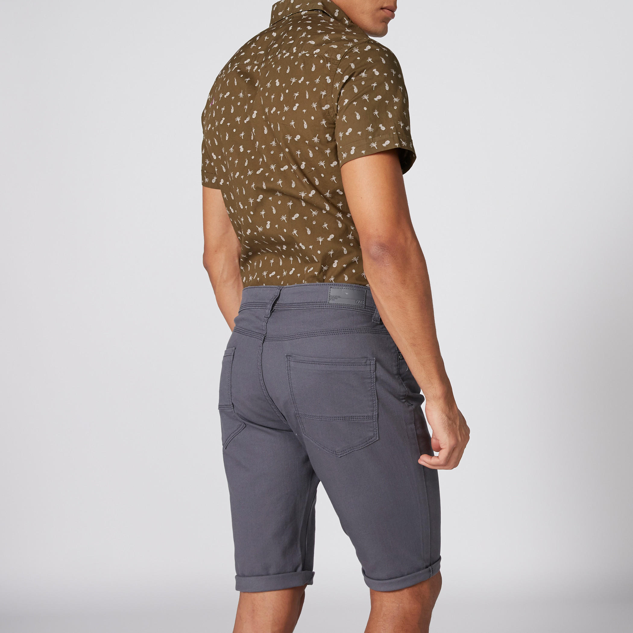 شورت من الدينم بزر إغلاق وجيوب-men-clothing-bottoms-shorts-image-2