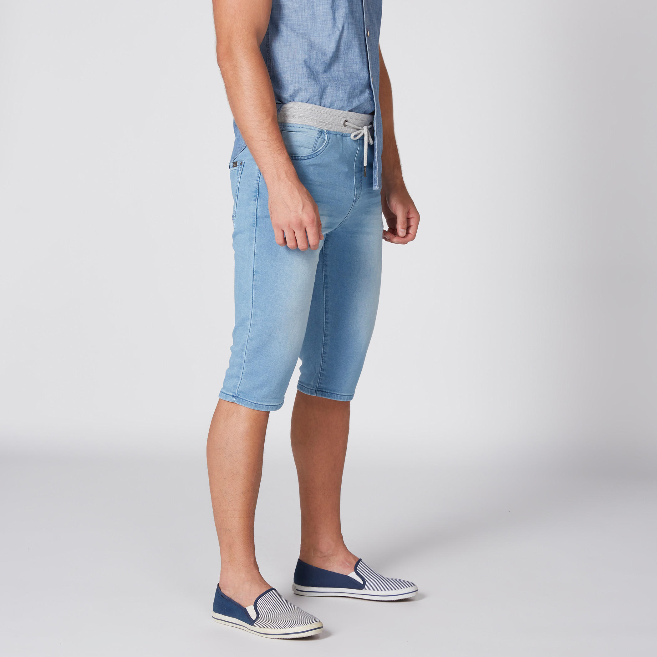 شورت من الدينم بخصر مطّاطي وجيوب ورباط-men-clothing-bottoms-shorts-image-4