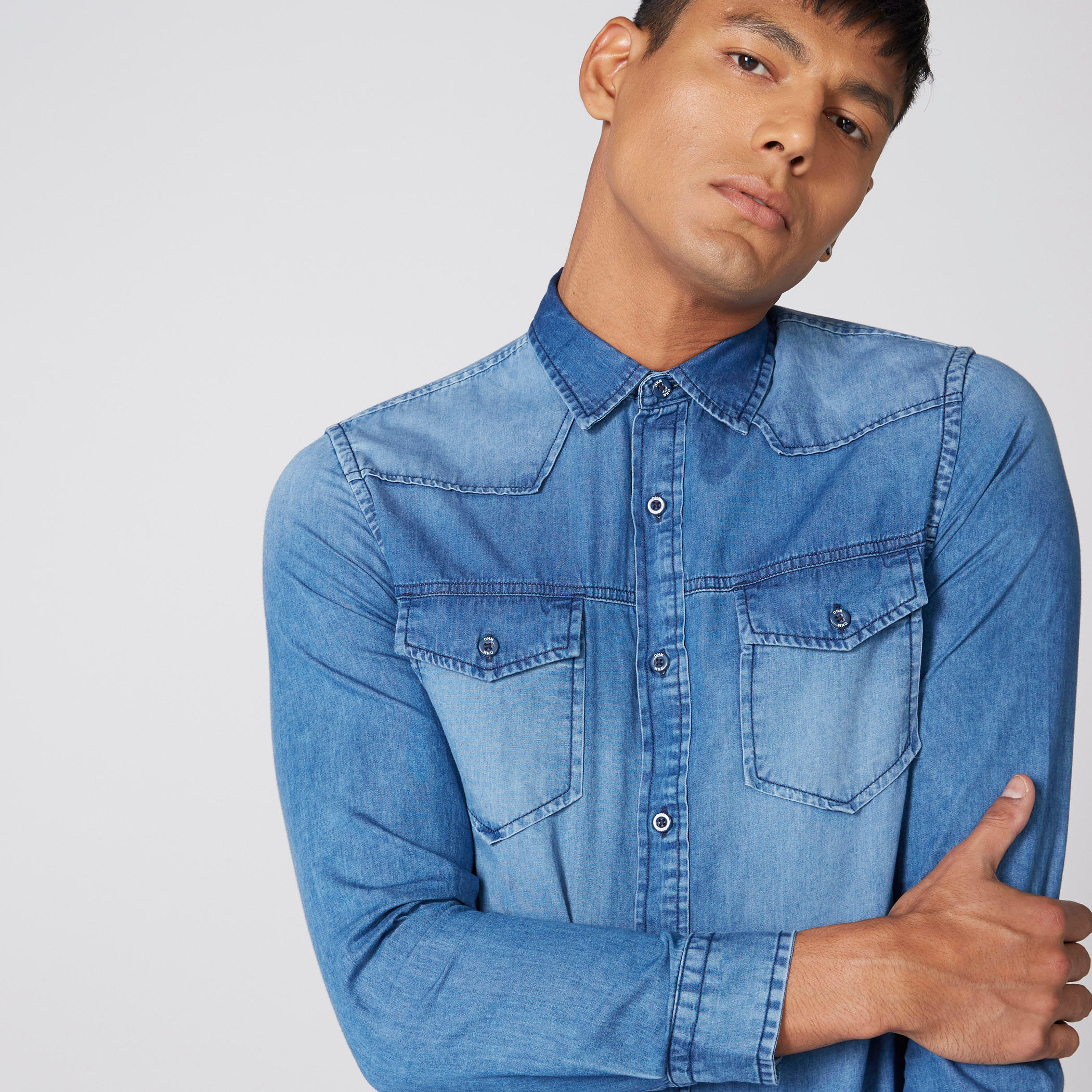 قميص دينم بأكمام طويلة وأزرار-men-clothing-shirts-image-4