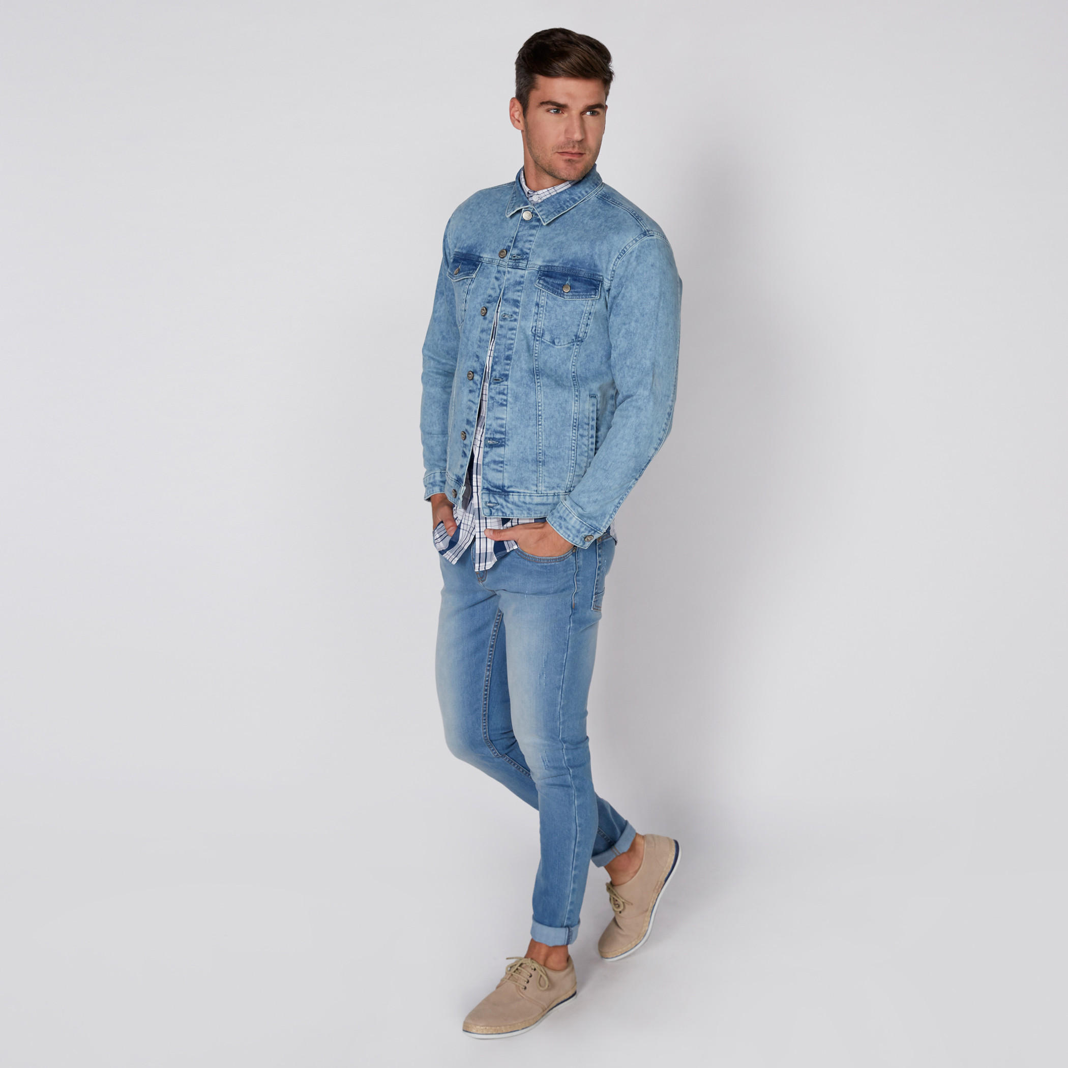 Denim Trucker Jacket with Long Sleeves and Complete Placket-men-clothing-jacketsandblazers-jackets-image-4