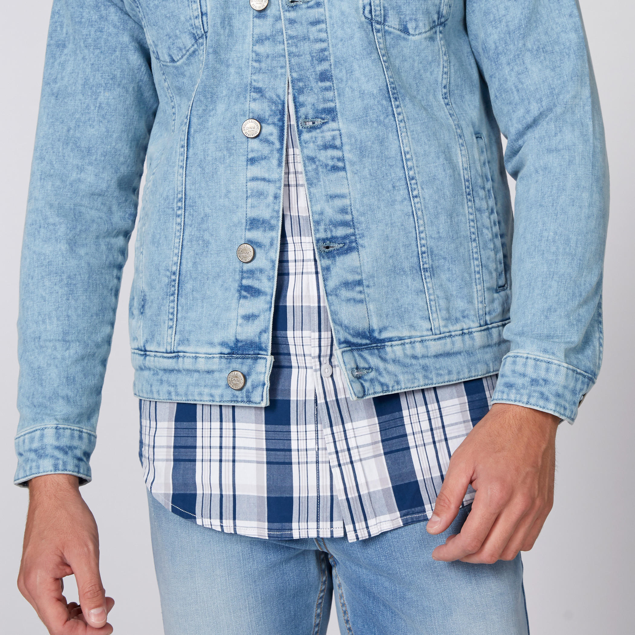 Denim Trucker Jacket with Long Sleeves and Complete Placket-men-clothing-jacketsandblazers-jackets-image-2