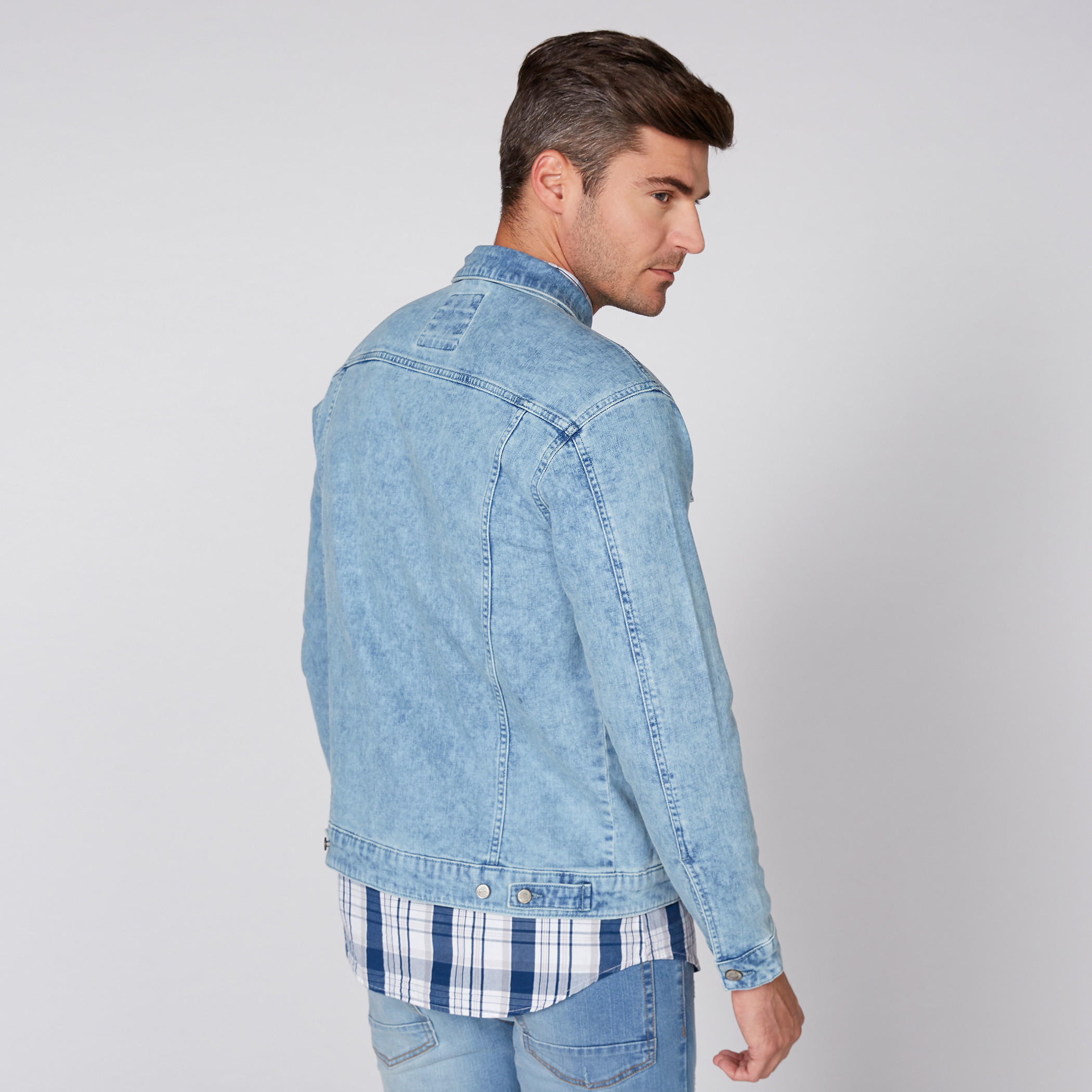 Denim Trucker Jacket with Long Sleeves and Complete Placket-men-clothing-jacketsandblazers-jackets-image-1