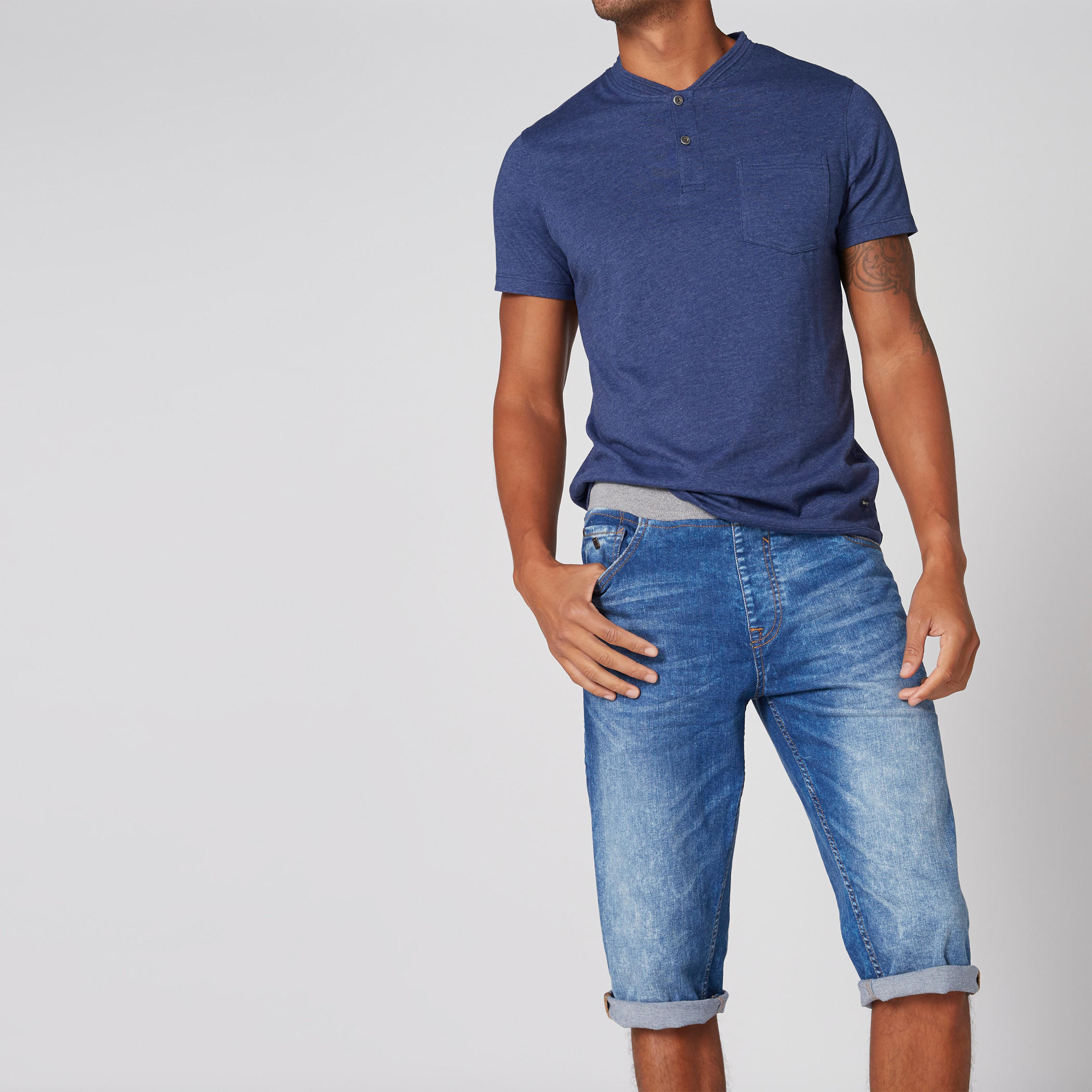 شورت من الدينم بخصر مطّاطي وجيوب ورباط-men-clothing-bottoms-shorts-image-2
