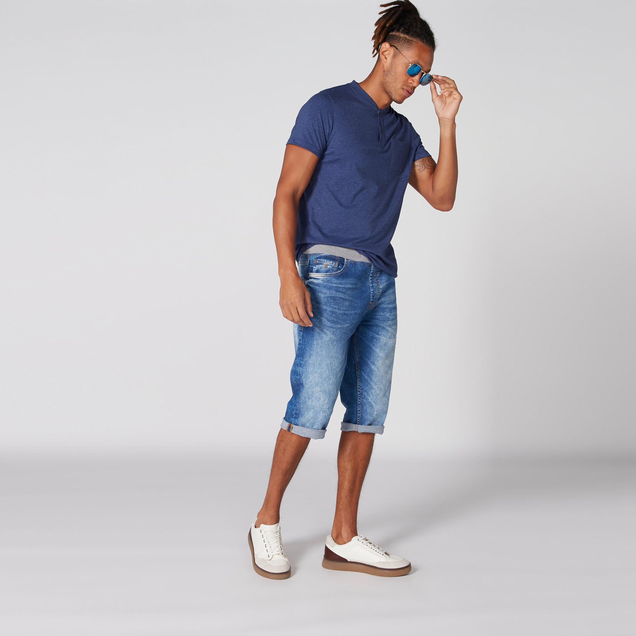 شورت من الدينم بخصر مطّاطي وجيوب ورباط-men-clothing-bottoms-shorts-image-3